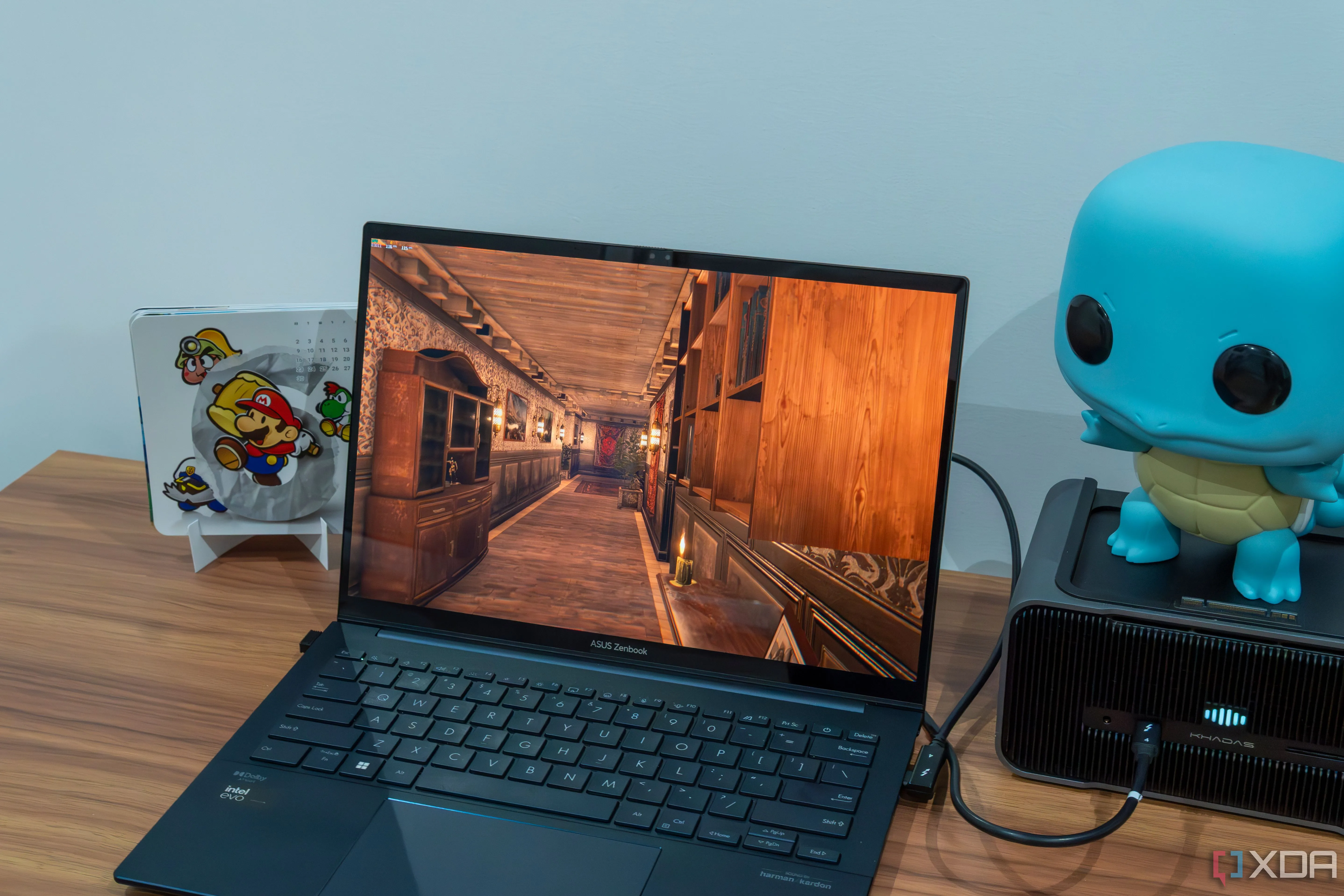Hình ảnh laptop kết nối với hệ thống GPU gắn ngoài (eGPU), tăng cường hiệu suất đồ họa cho trải nghiệm chơi game