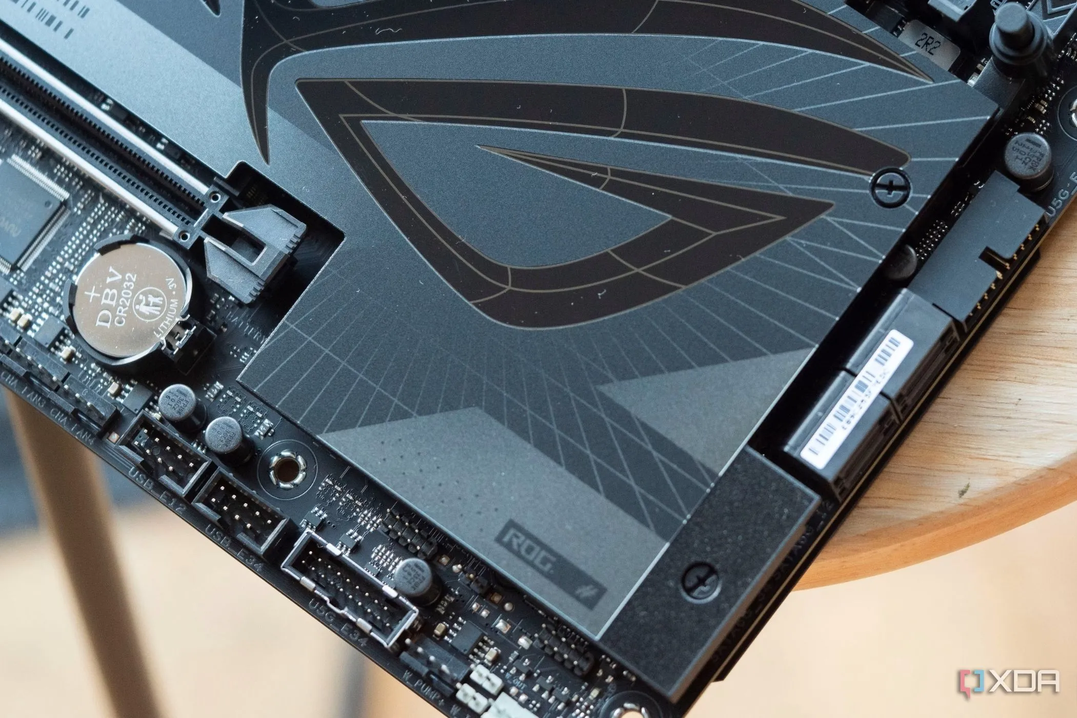 Hình ảnh logo ROG trên bo mạch chủ gaming ASUS ROG
