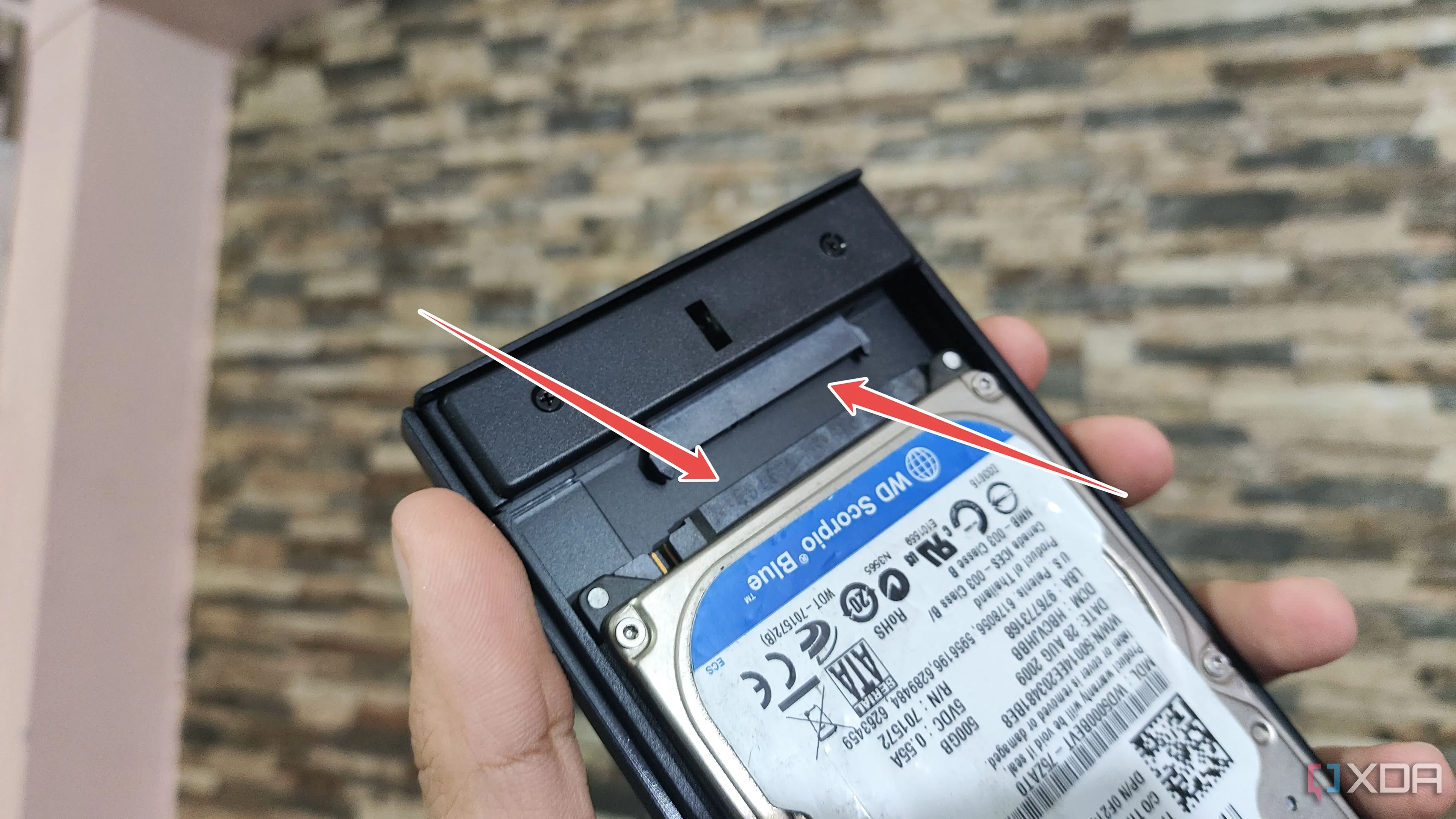 Hướng dẫn kết nối cổng nguồn và SATA của adapter vào ổ cứng HDD bên trong
