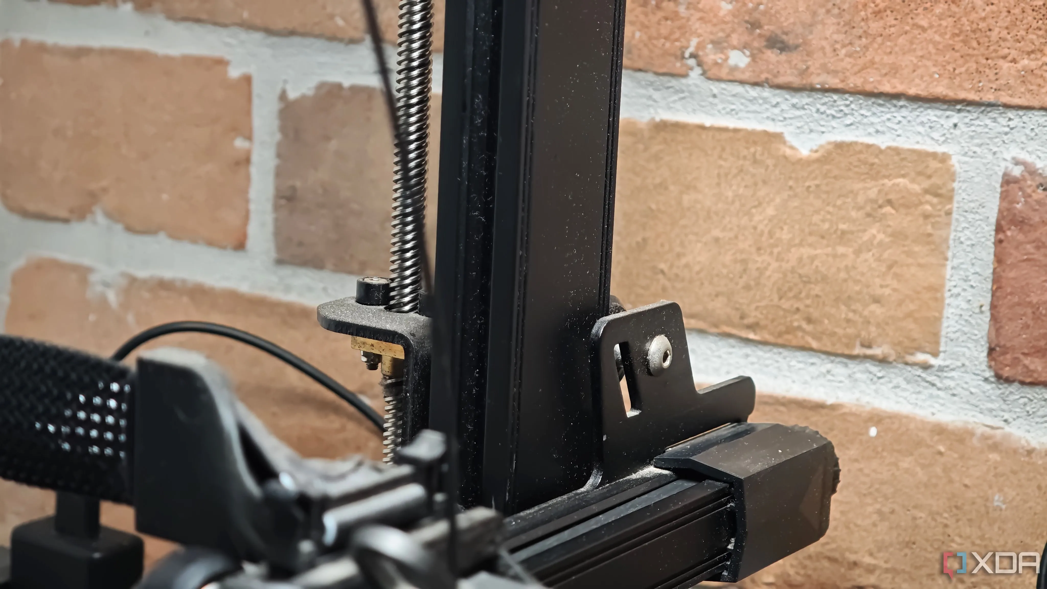 Hướng dẫn lắp ráp máy in 3D Creality Ender-3, với các bước căn chỉnh thanh ray đơn giản giúp người mới bắt đầu dễ dàng thực hiện.