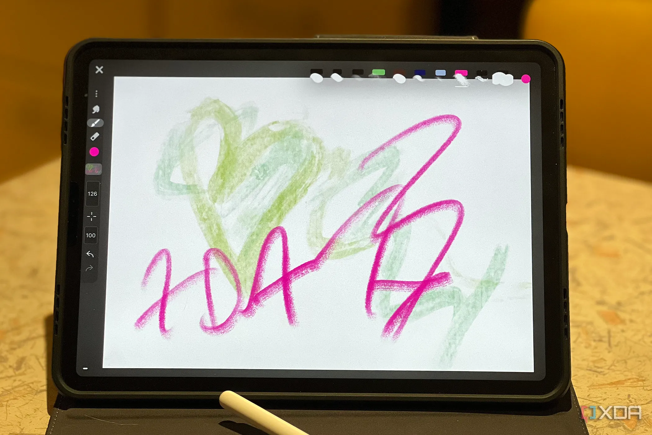 iPad hiển thị iArtbook