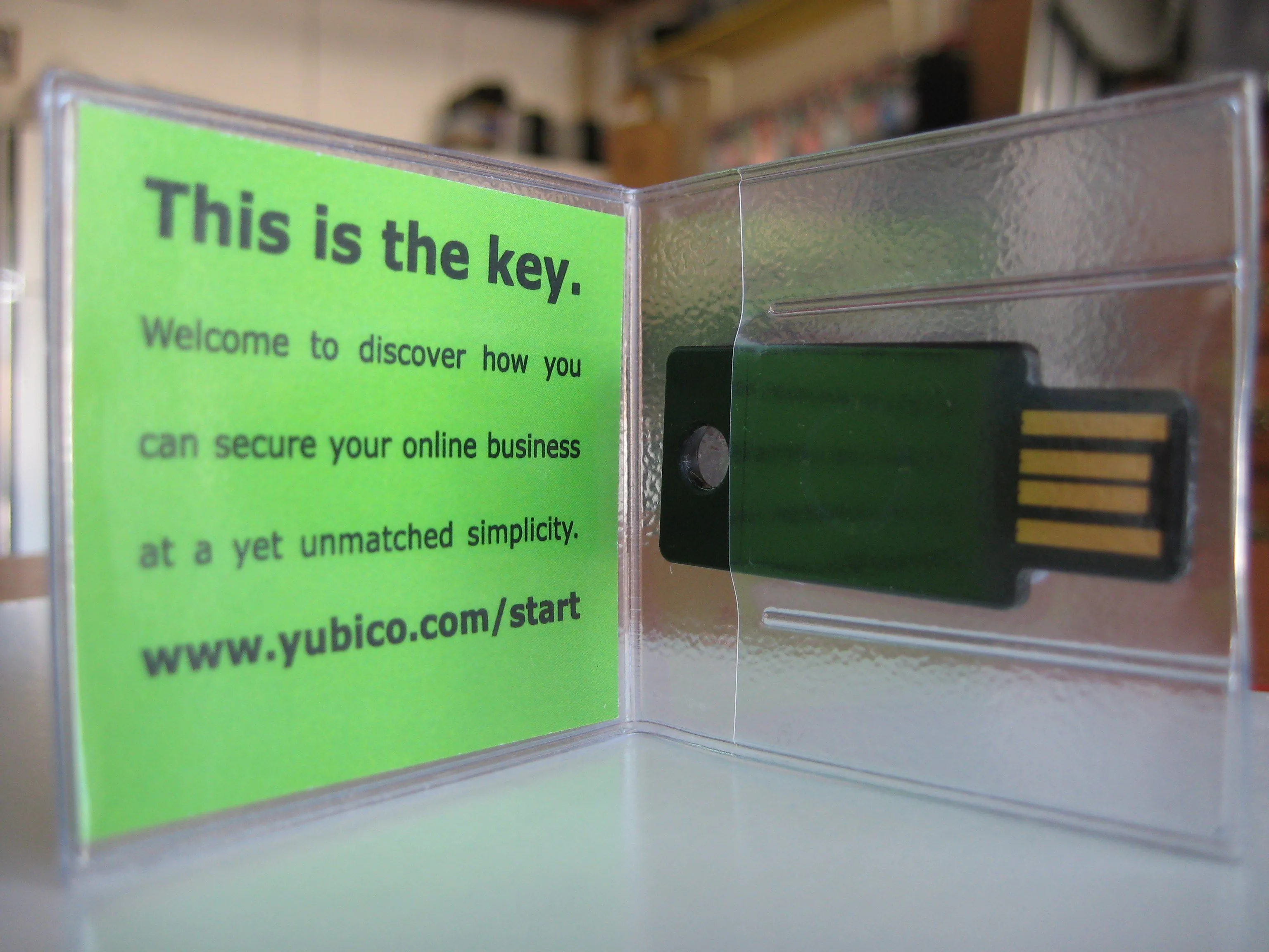 Khóa bảo mật vật lý YubiKey màu đen