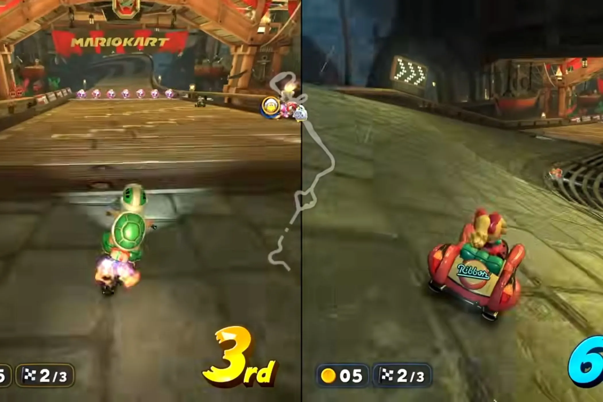 Koopa và Peach đua xe trên đường đua Wario Shipyard trong Mario Kart World