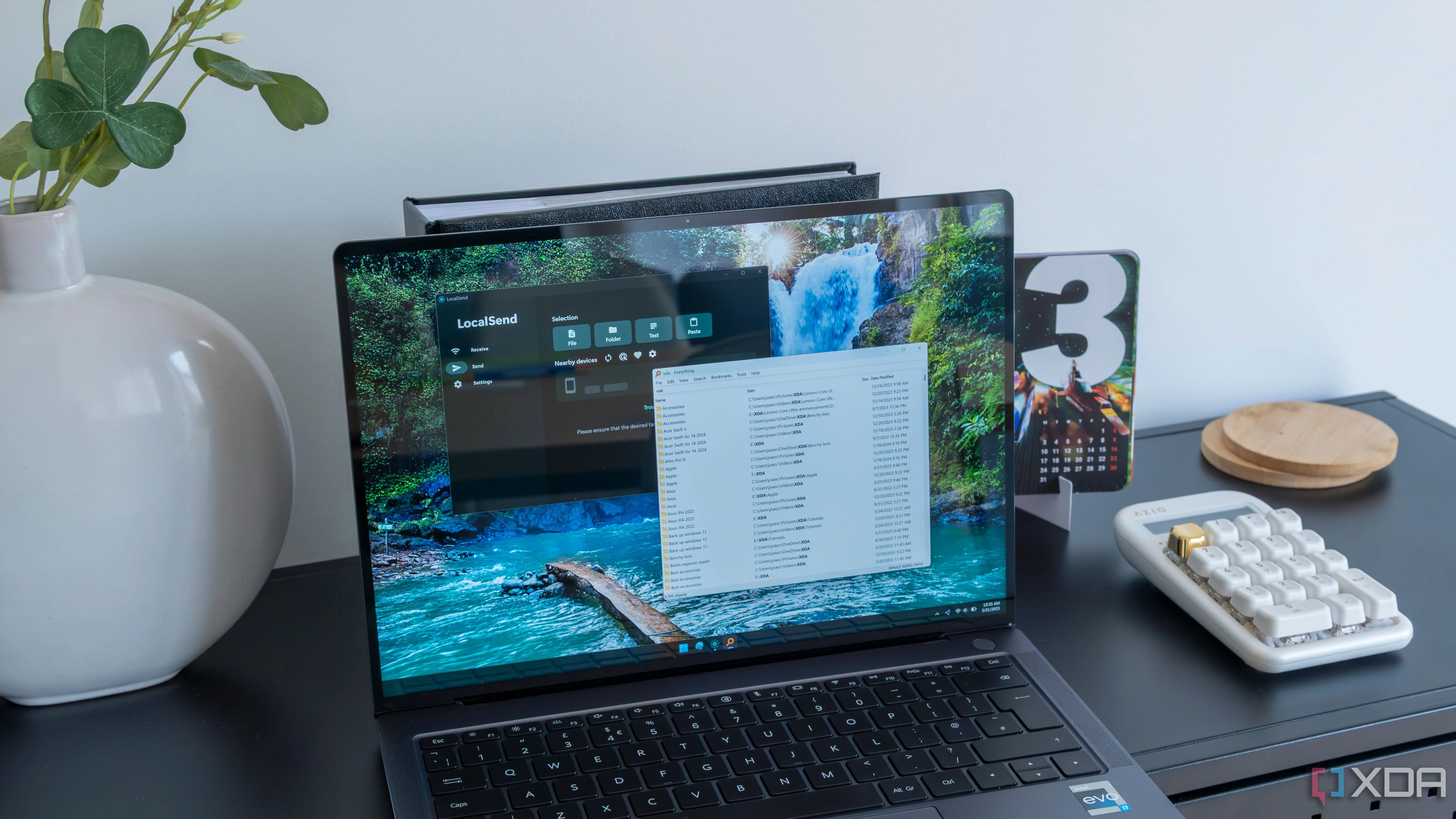 Laptop Windows 11 minh họa các tính năng cần được thay thế hoặc cải thiện