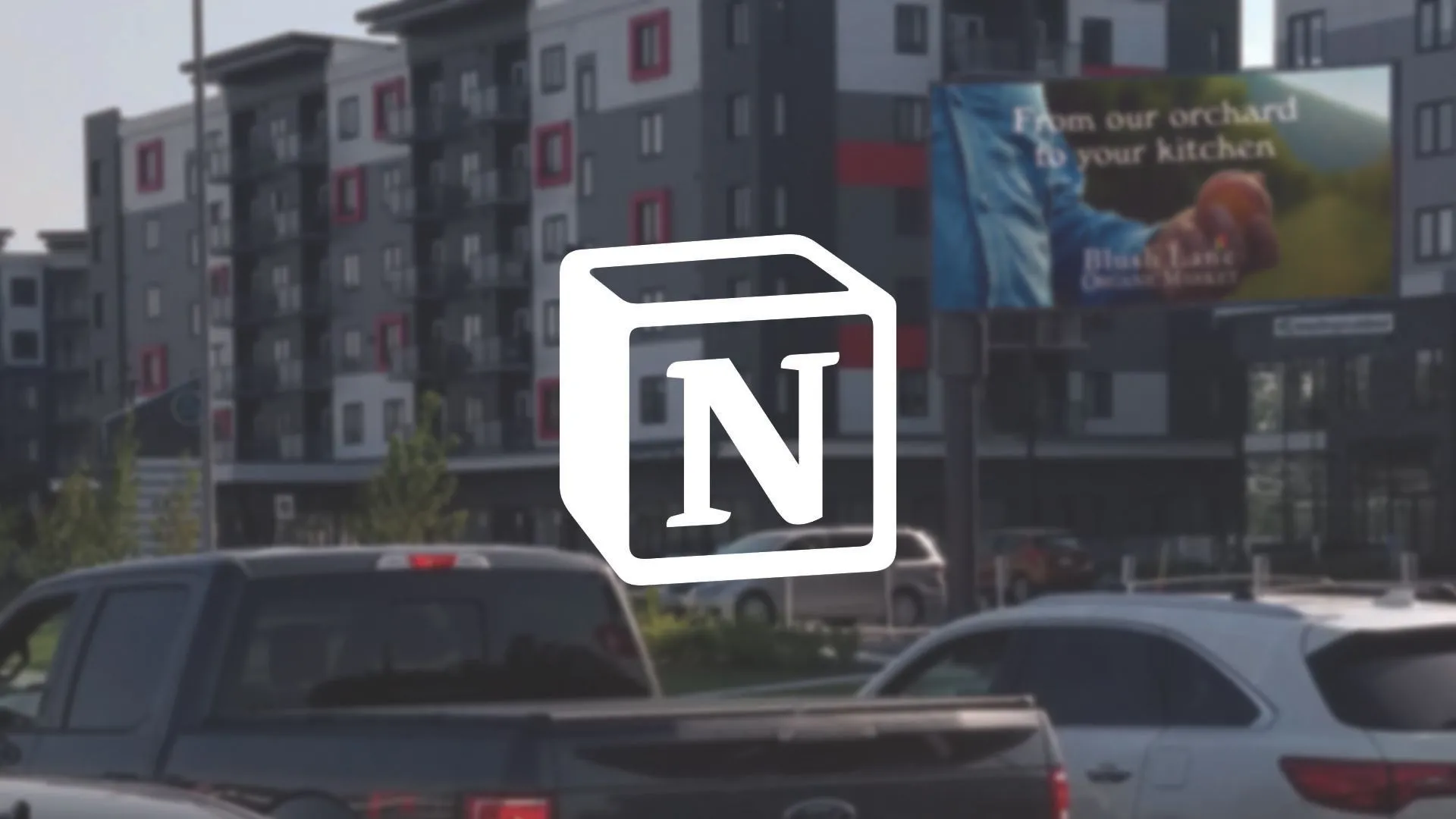 Logo Notion trên hình ảnh mô tả bảng quảng cáo và giao thông đường phố