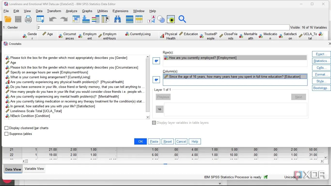 Lựa chọn hai biến để phân tích mối quan hệ bằng kiểm định Chi-Square trong Crosstabs của SPSS