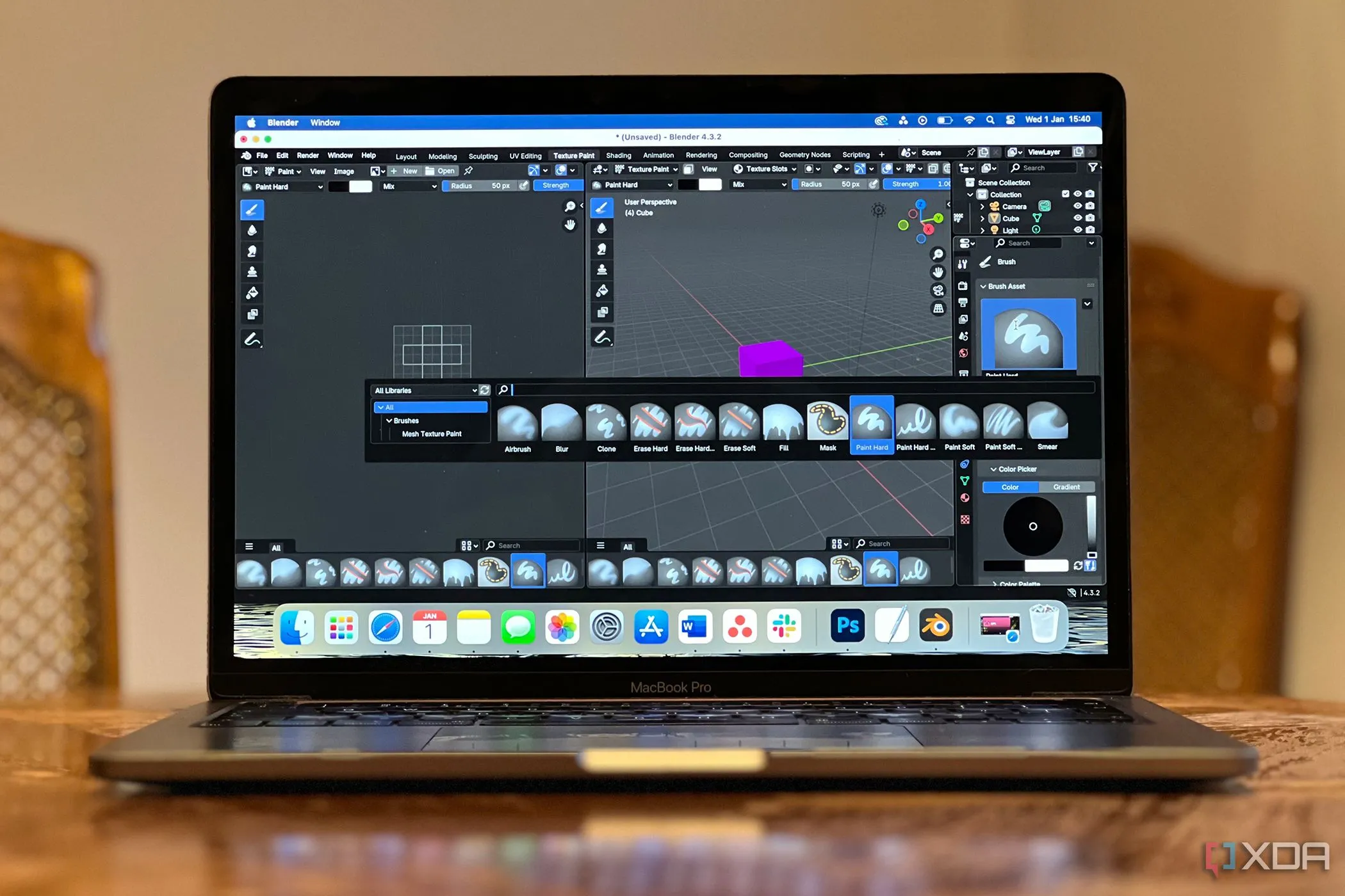 MacBook hiển thị phần mềm Blender với các đối tượng 3D, minh họa khả năng của các công cụ sáng tạo miễn phí và mã nguồn mở.