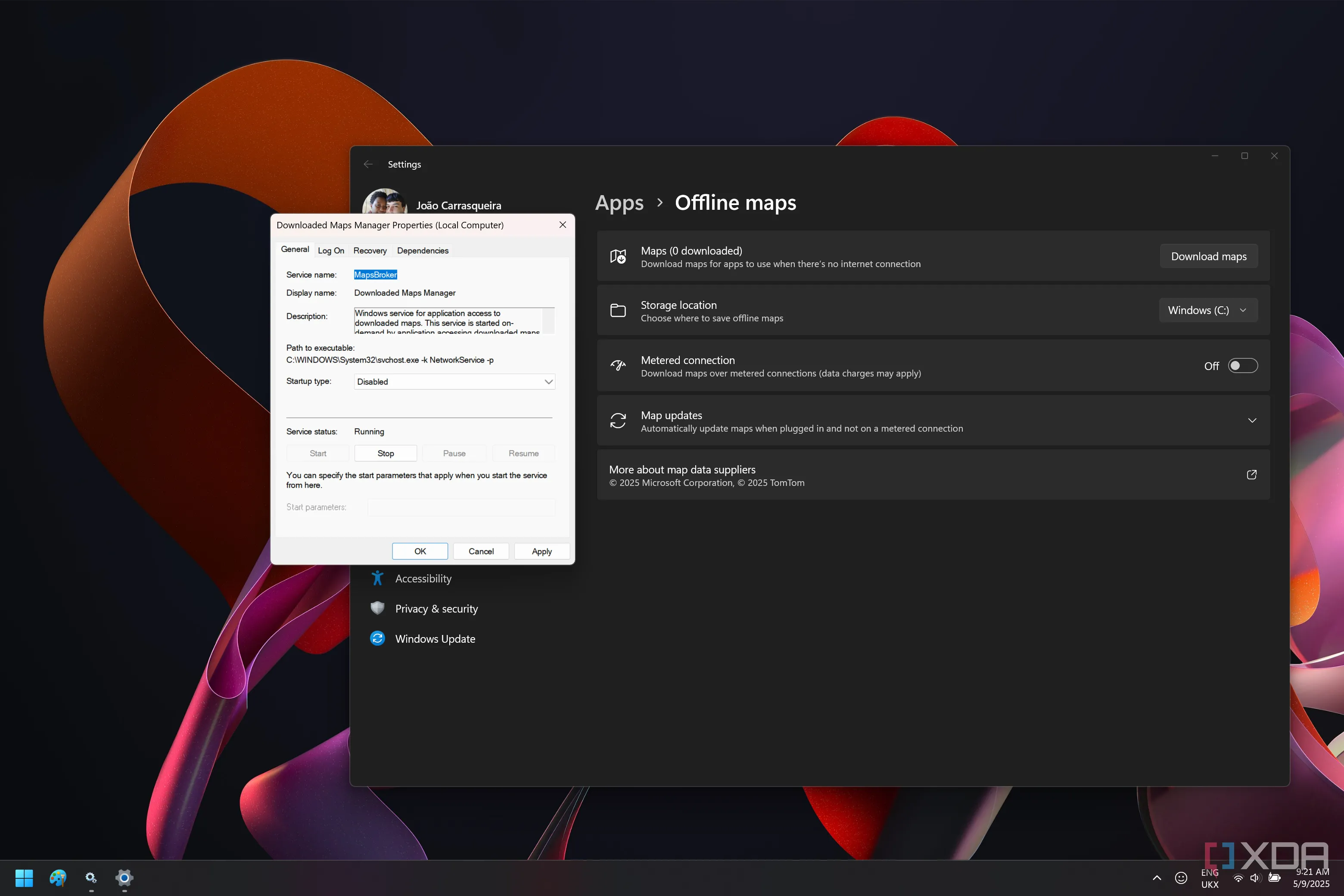 Màn hình cài đặt Windows 11 hiển thị dịch vụ Downloaded Maps Manager đã bị vô hiệu hóa cùng với trang quản lý bản đồ ngoại tuyến.