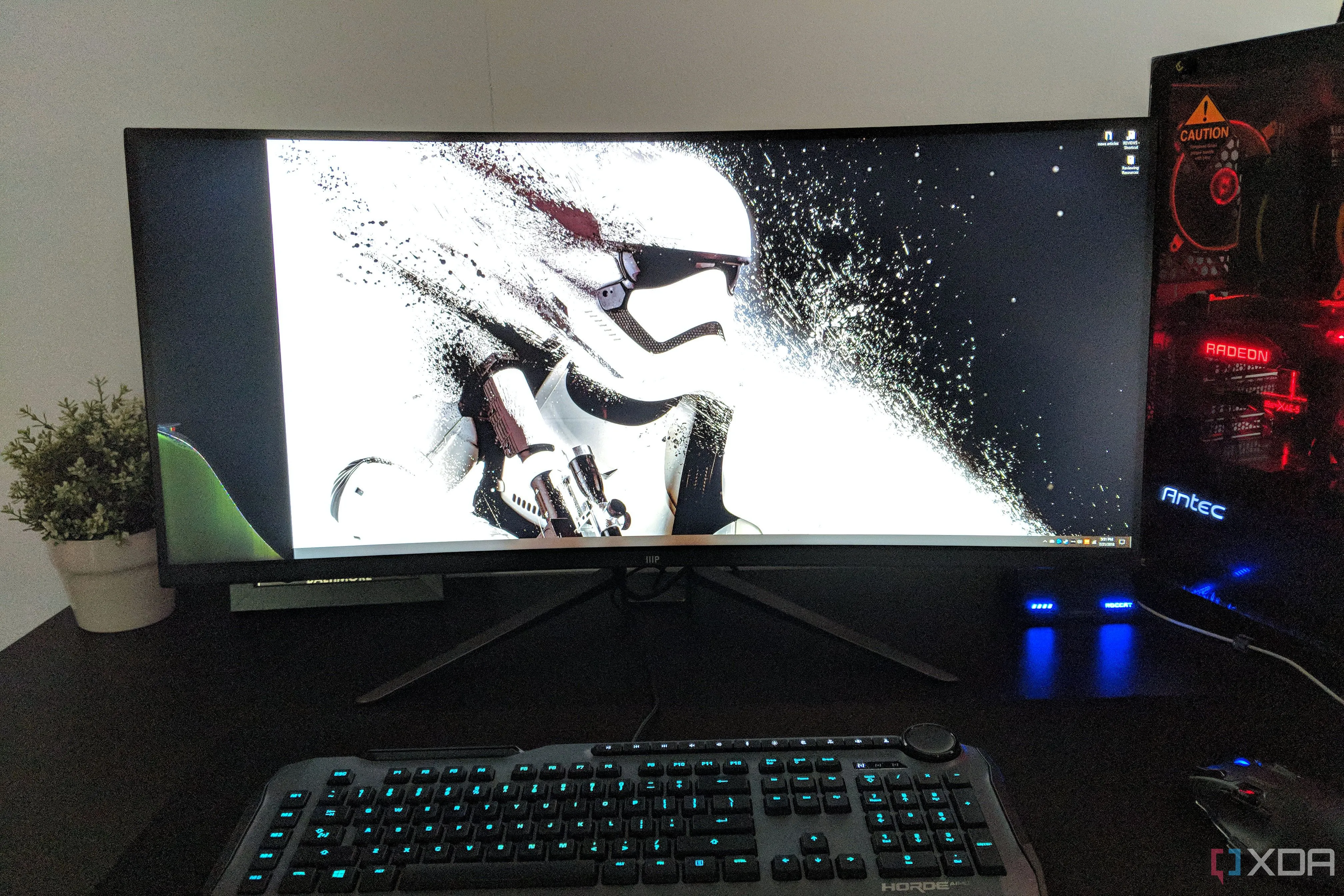 Màn hình cong ultrawide bị vỡ góc hiển thị hình nền Stormtrooper