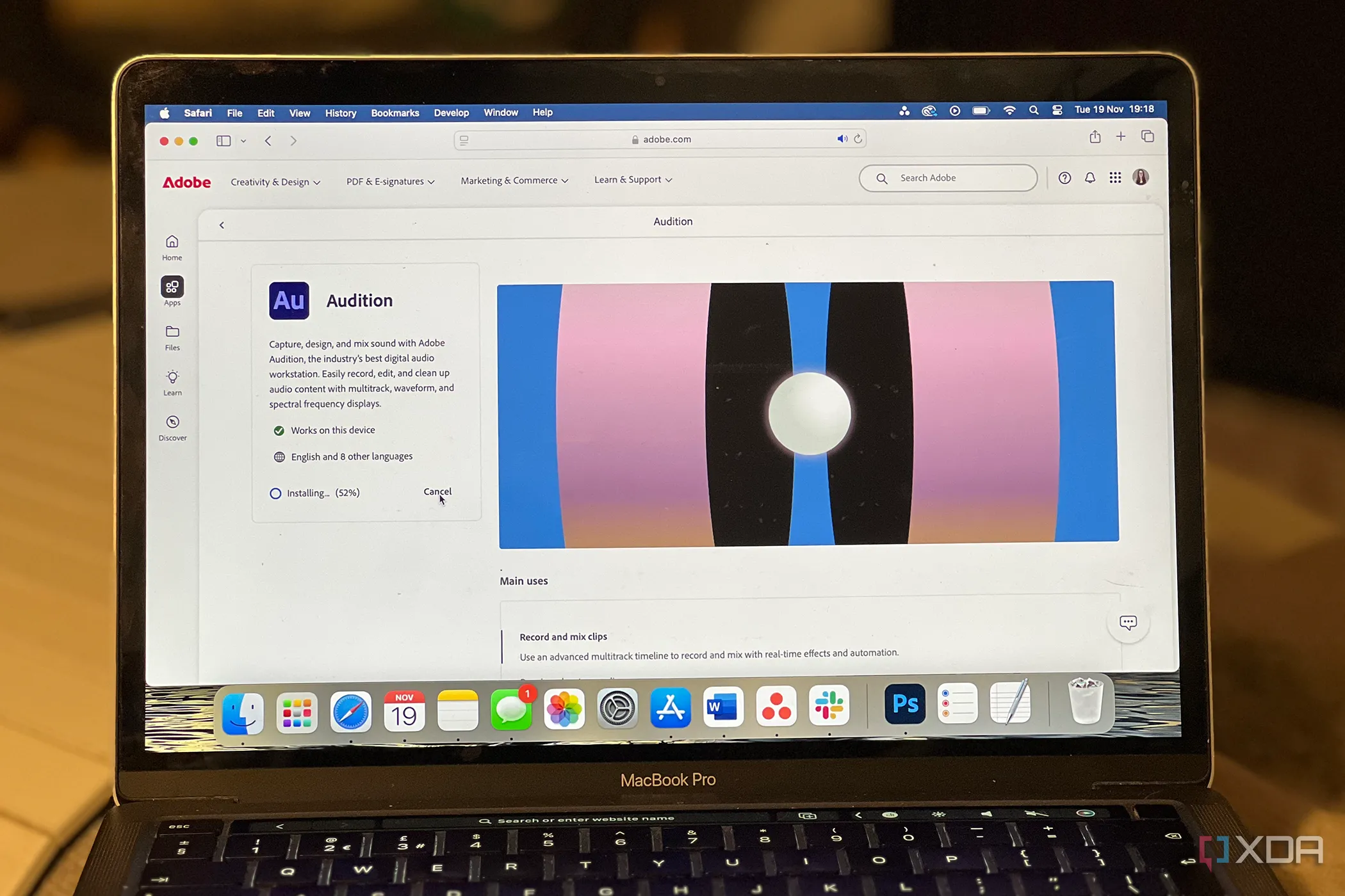 Màn hình làm việc của Adobe Audition trên máy MacBook, thể hiện giao diện chỉnh sửa âm thanh chuyên nghiệp.