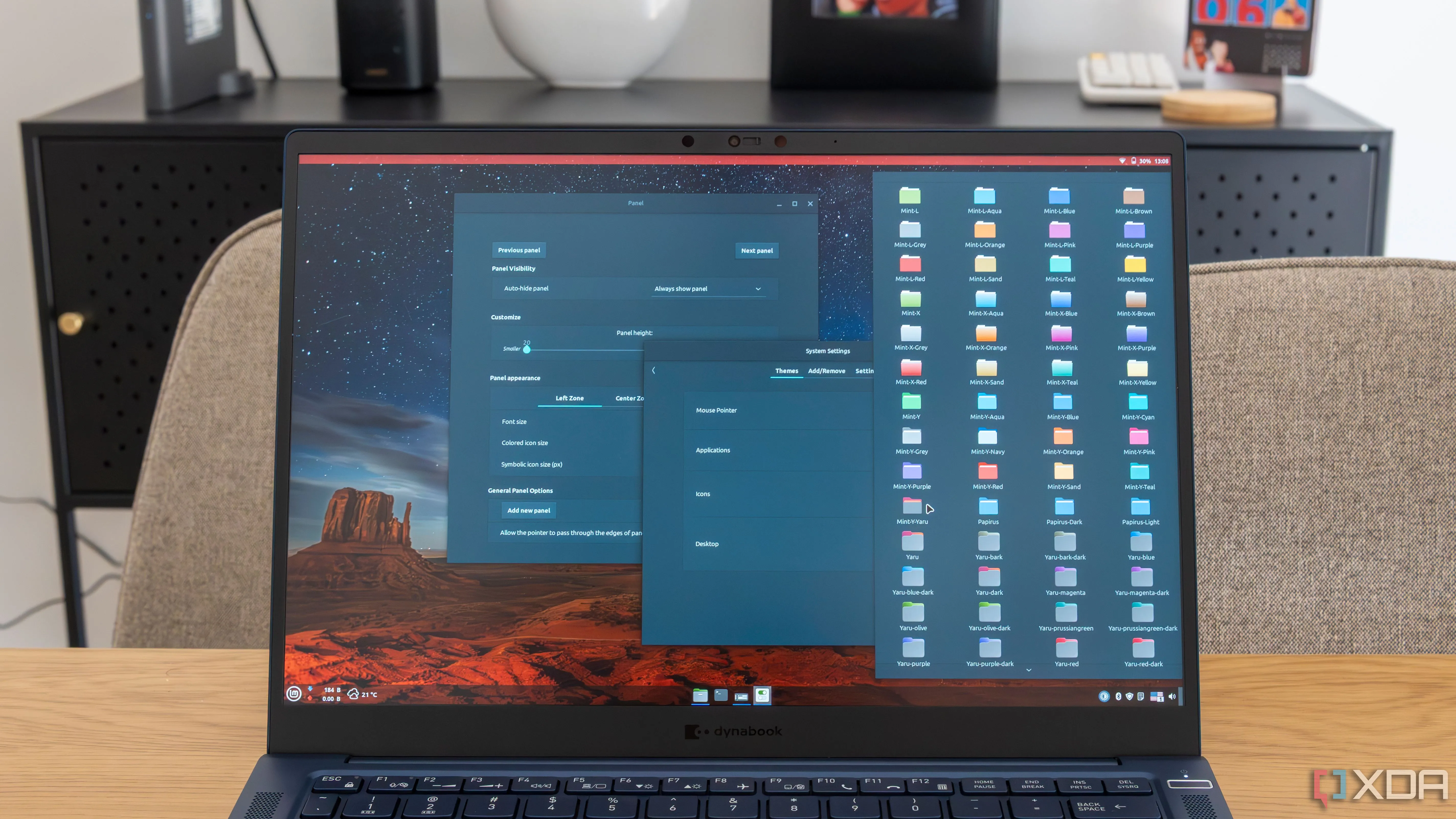 Màn hình laptop hiển thị giao diện Linux Mint với nhiều tùy chọn tùy biến, thể hiện sự linh hoạt và cá nhân hóa vượt trội của hệ điều hành này.