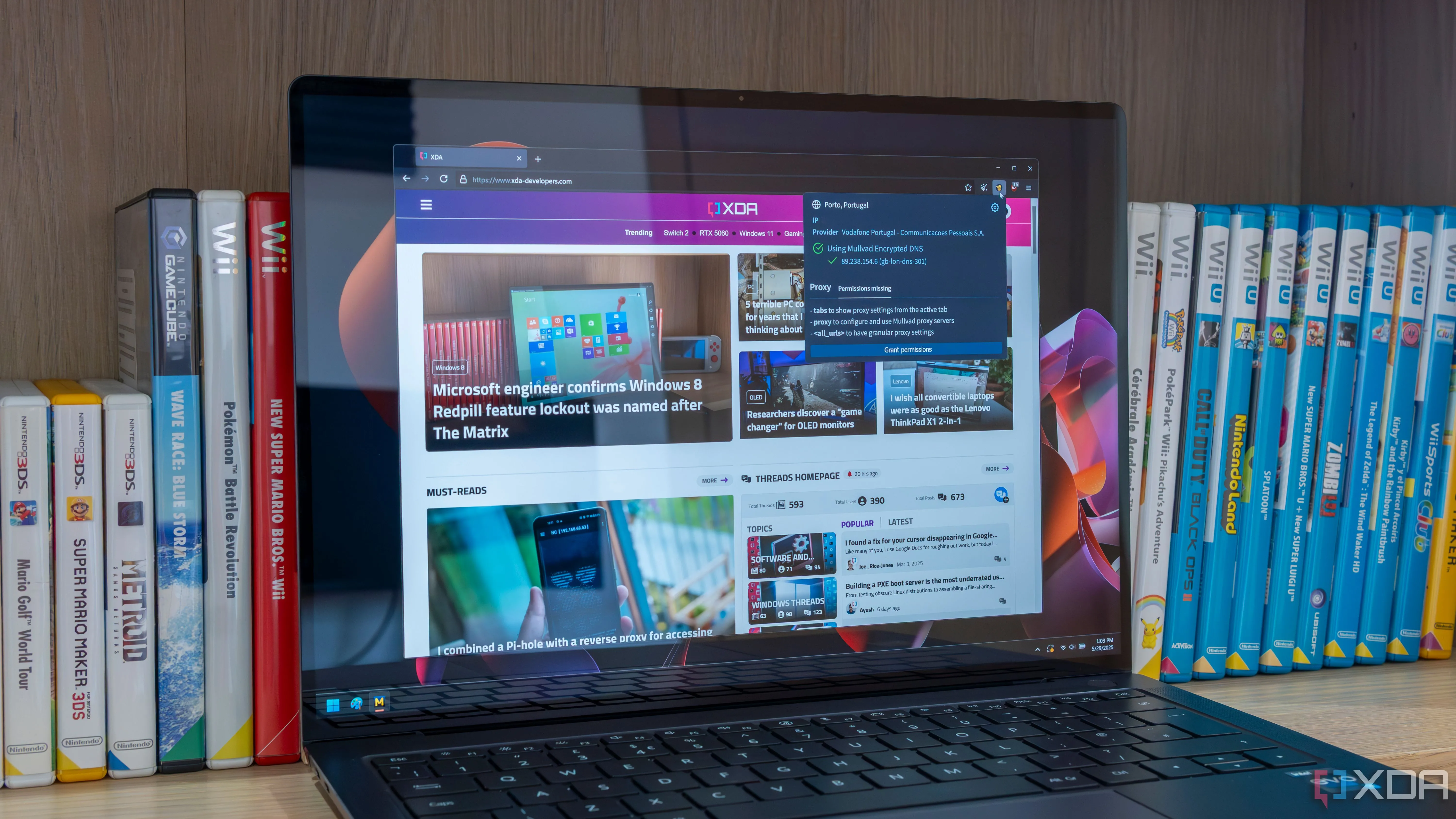 Màn hình laptop hiển thị giao diện trình duyệt Epic Privacy Browser trên Windows 11, với các cài đặt bảo mật và riêng tư được bật