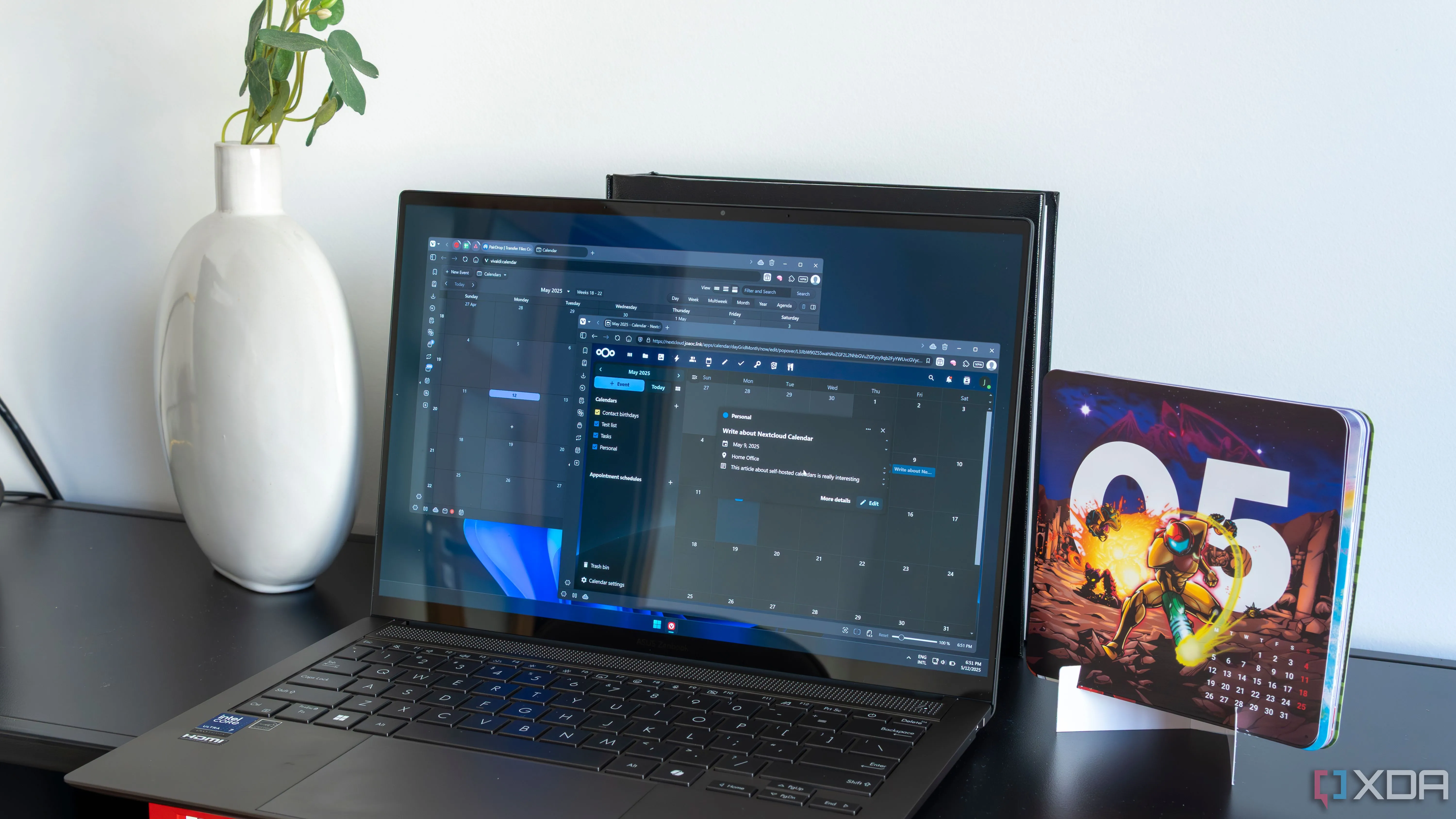 Màn hình laptop hiển thị lịch Nextcloud và Vivaldi, các giải pháp tự host