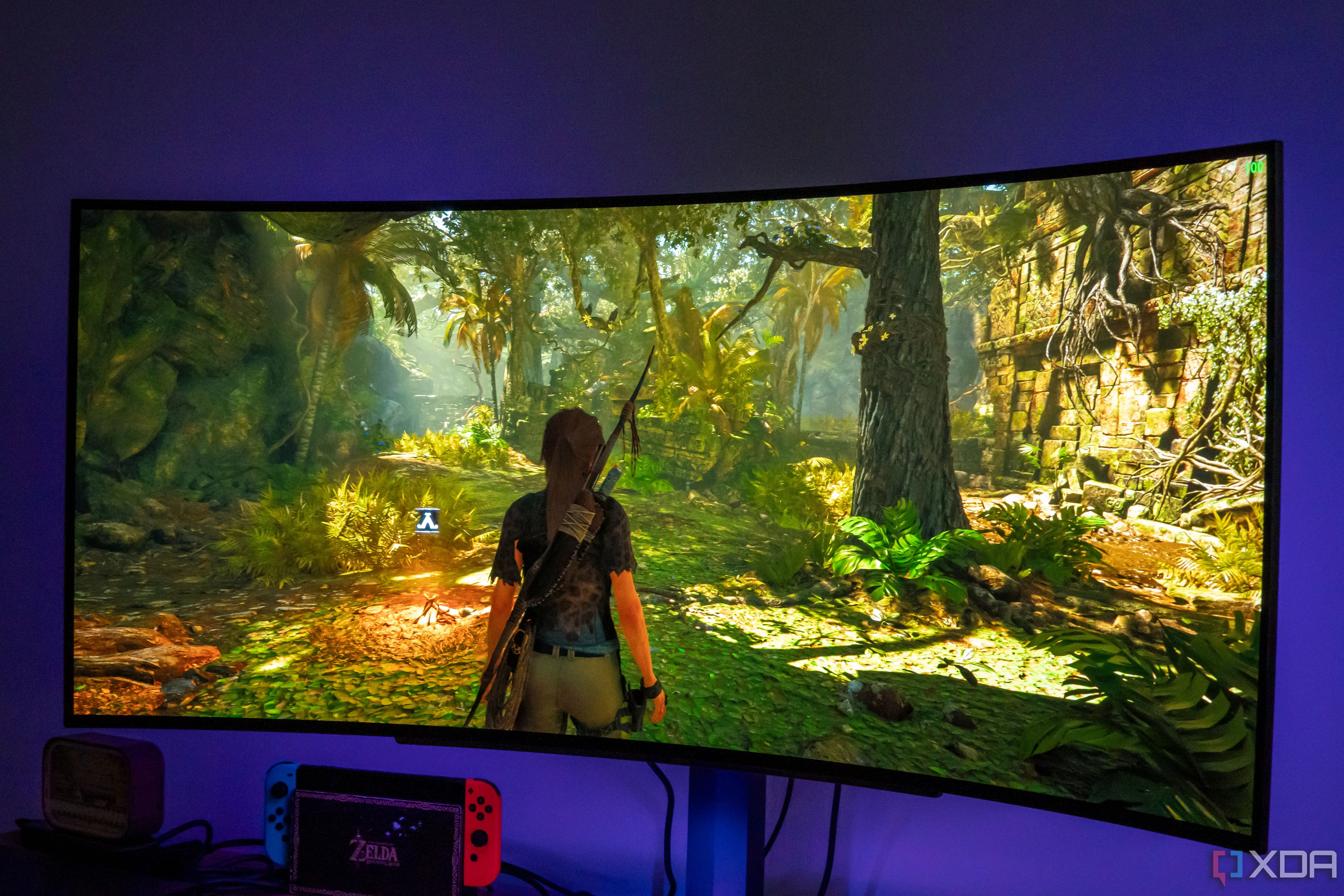 Màn hình LG UltraGear 45GR95QE hiển thị cảnh game Shadow of the Tomb Raider