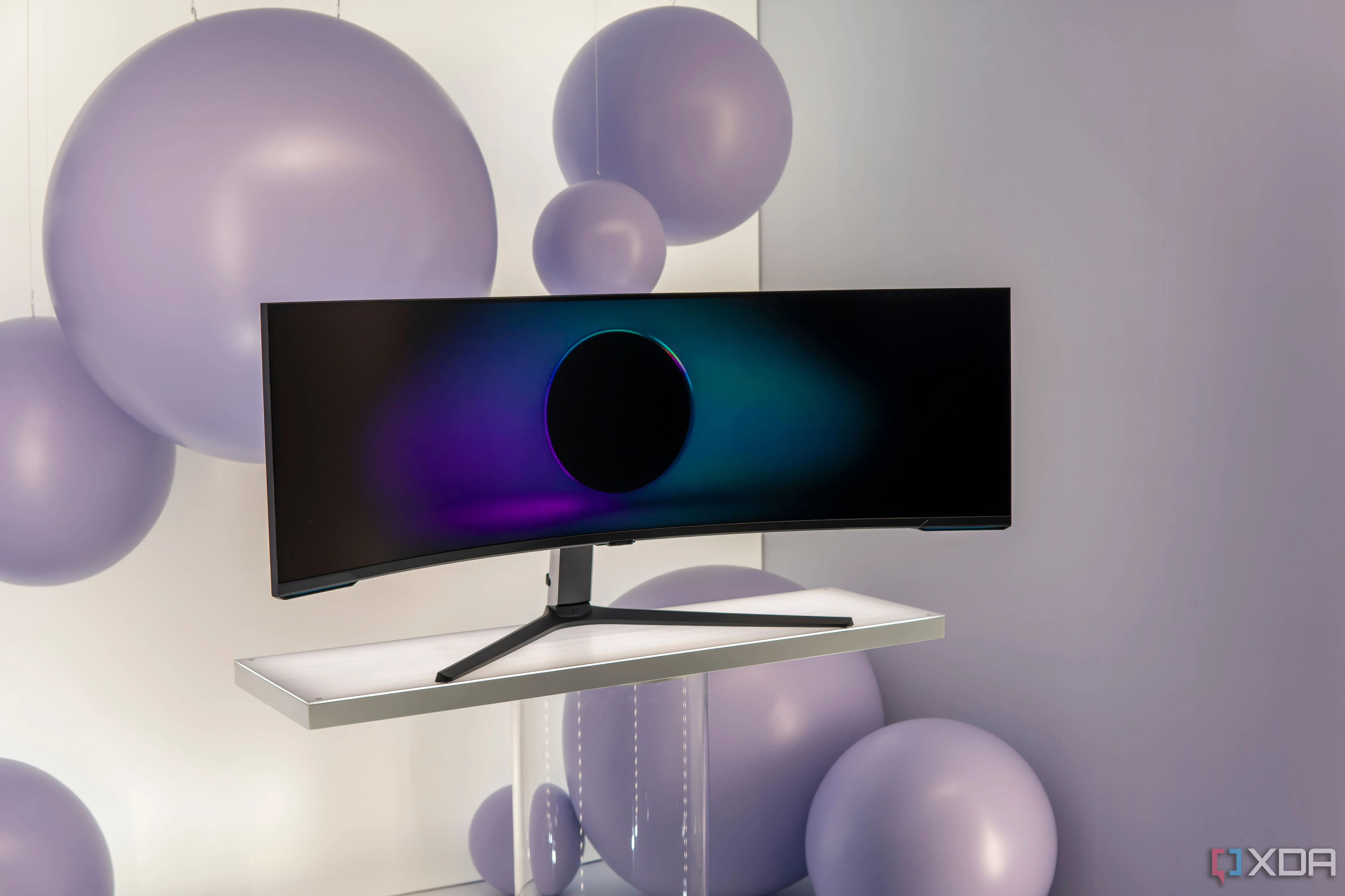 Màn hình siêu rộng Samsung Odyssey Neo G9 57 inch với tỷ lệ 32:9, mang đến không gian hiển thị ấn tượng
