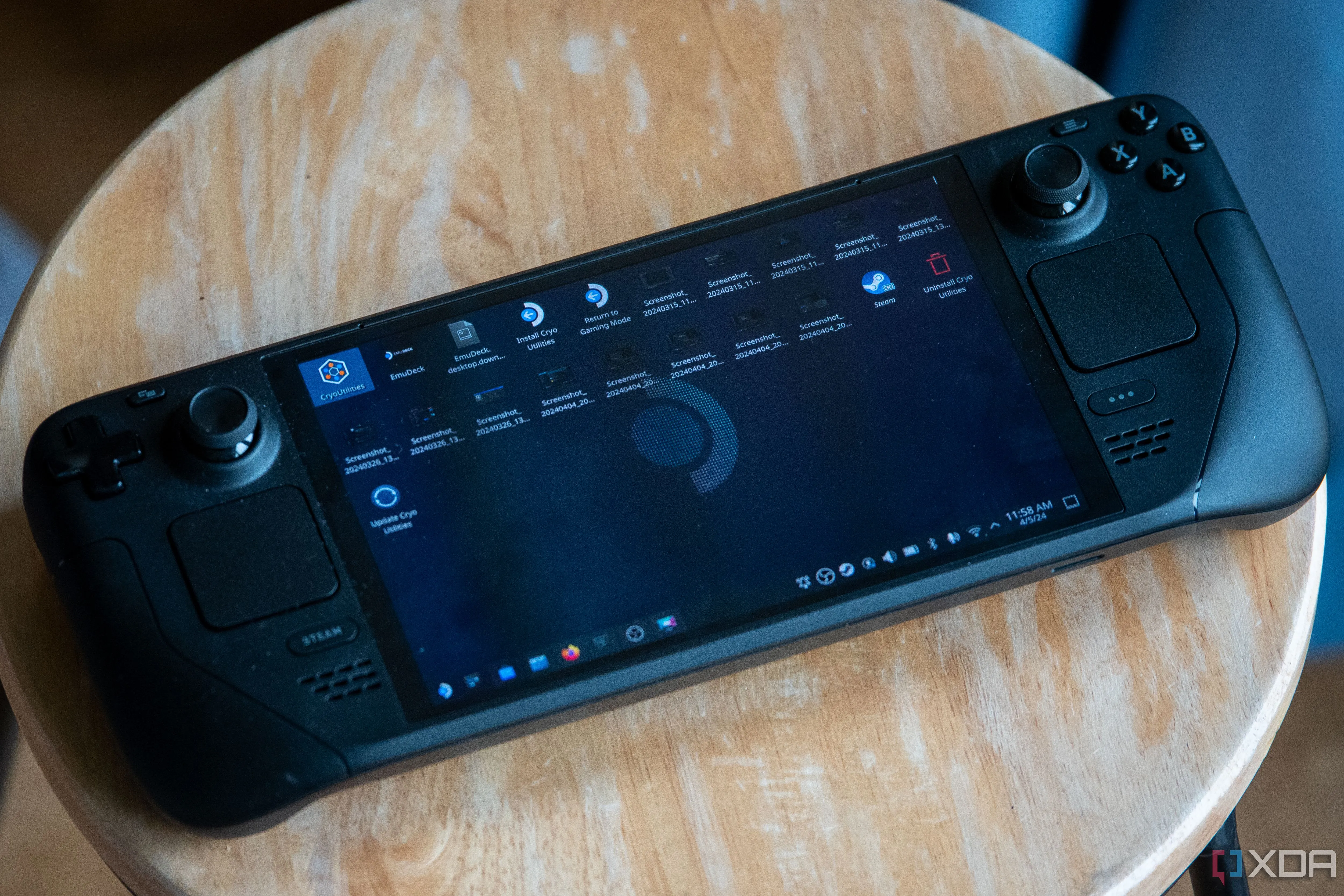 Màn hình Steam Deck OLED hiển thị chế độ máy tính để bàn