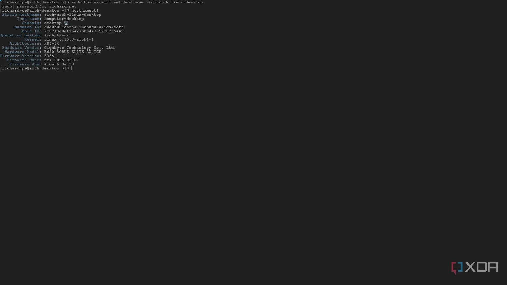 Màn hình terminal hiển thị lệnh hostnamectl để thay đổi hostname trên Arch Linux