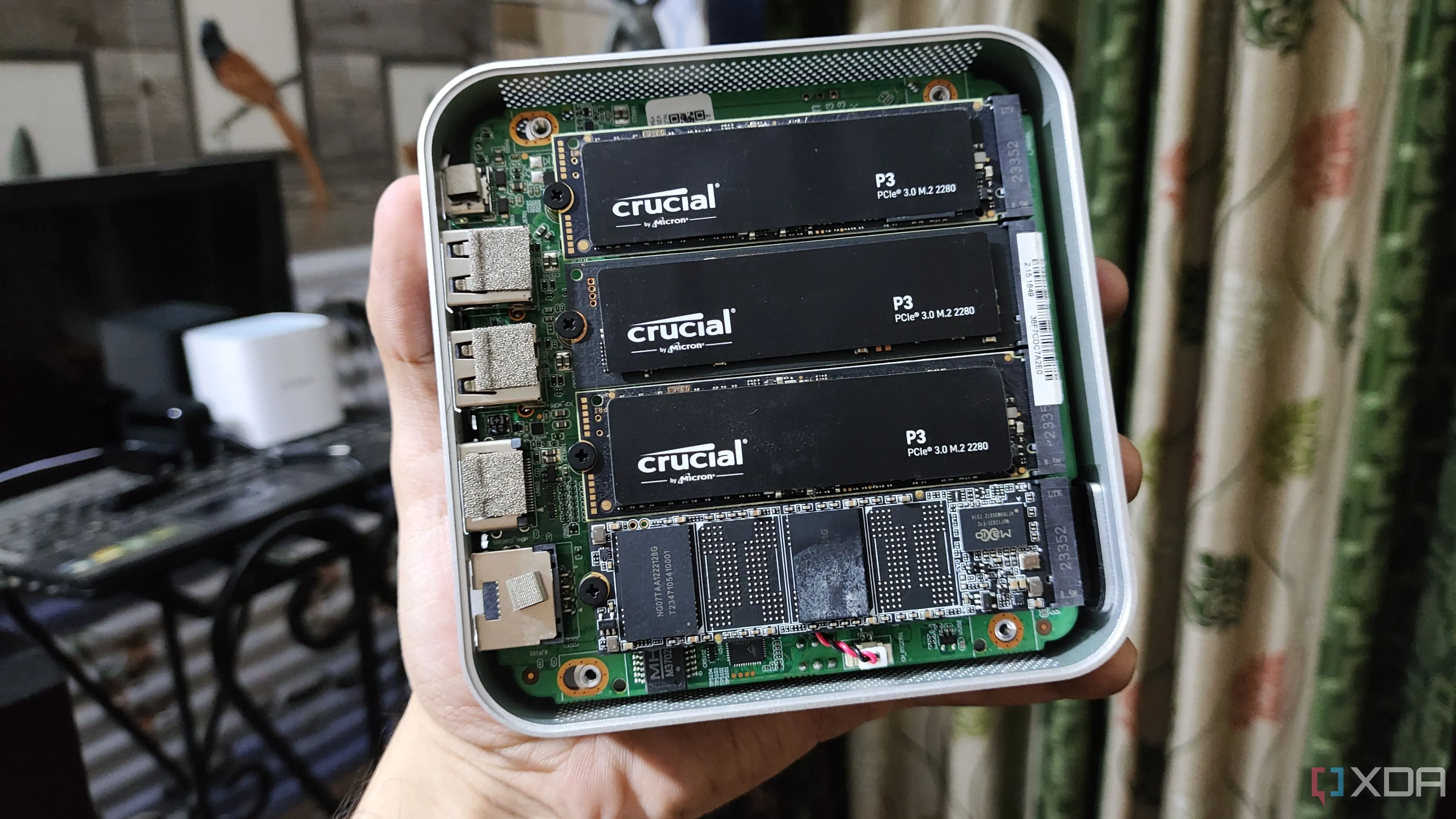 Mảng RAID trên NAS với bốn ổ SSD