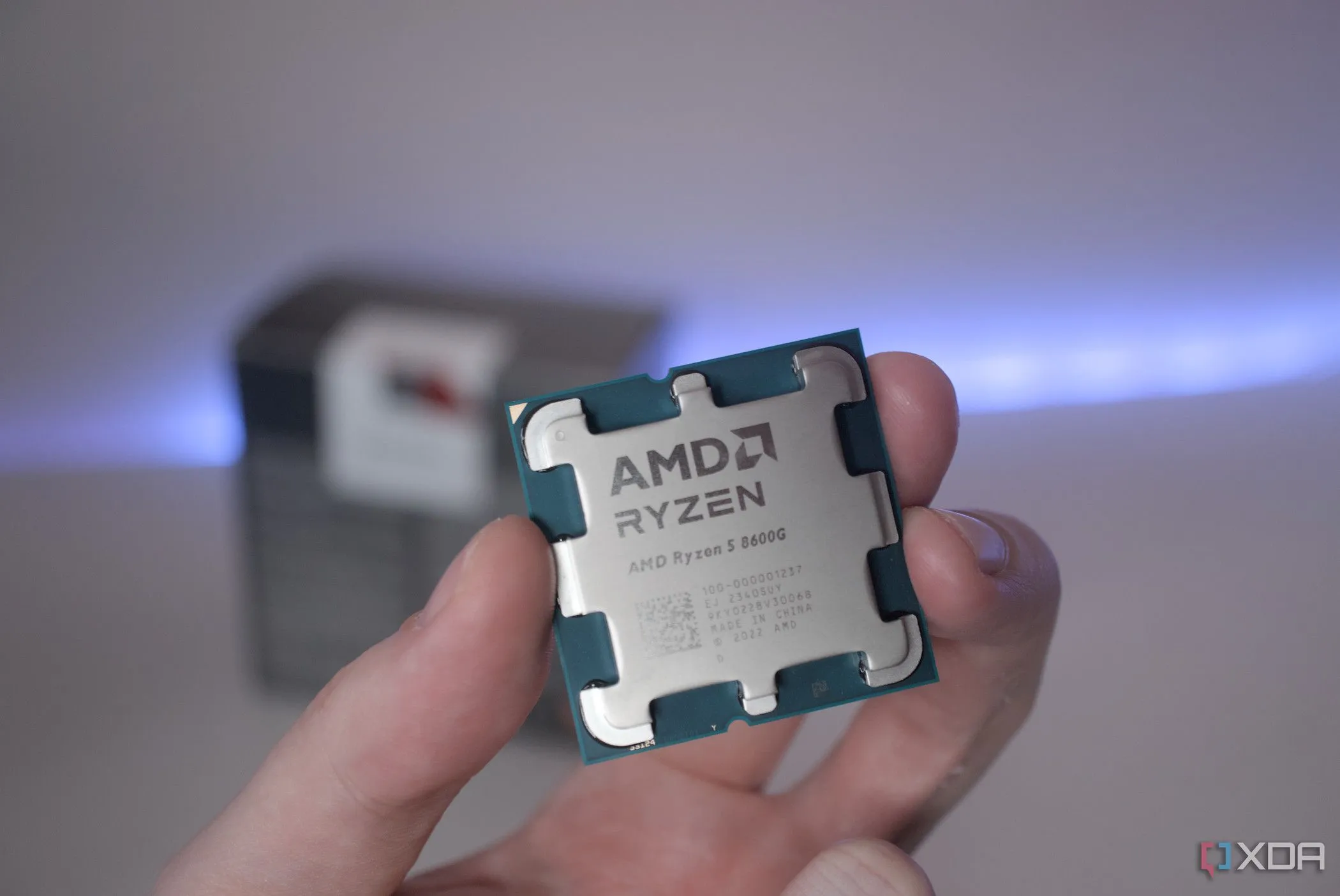 Mặt trước của CPU AMD Ryzen 5 8600G