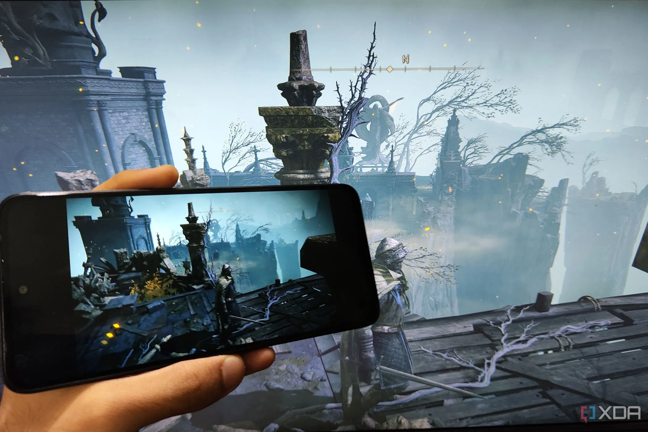 Máy tính cá nhân chạy game Elden Ring và stream tới điện thoại Poco M6 Pro, minh họa khả năng phát trực tuyến game từ xa