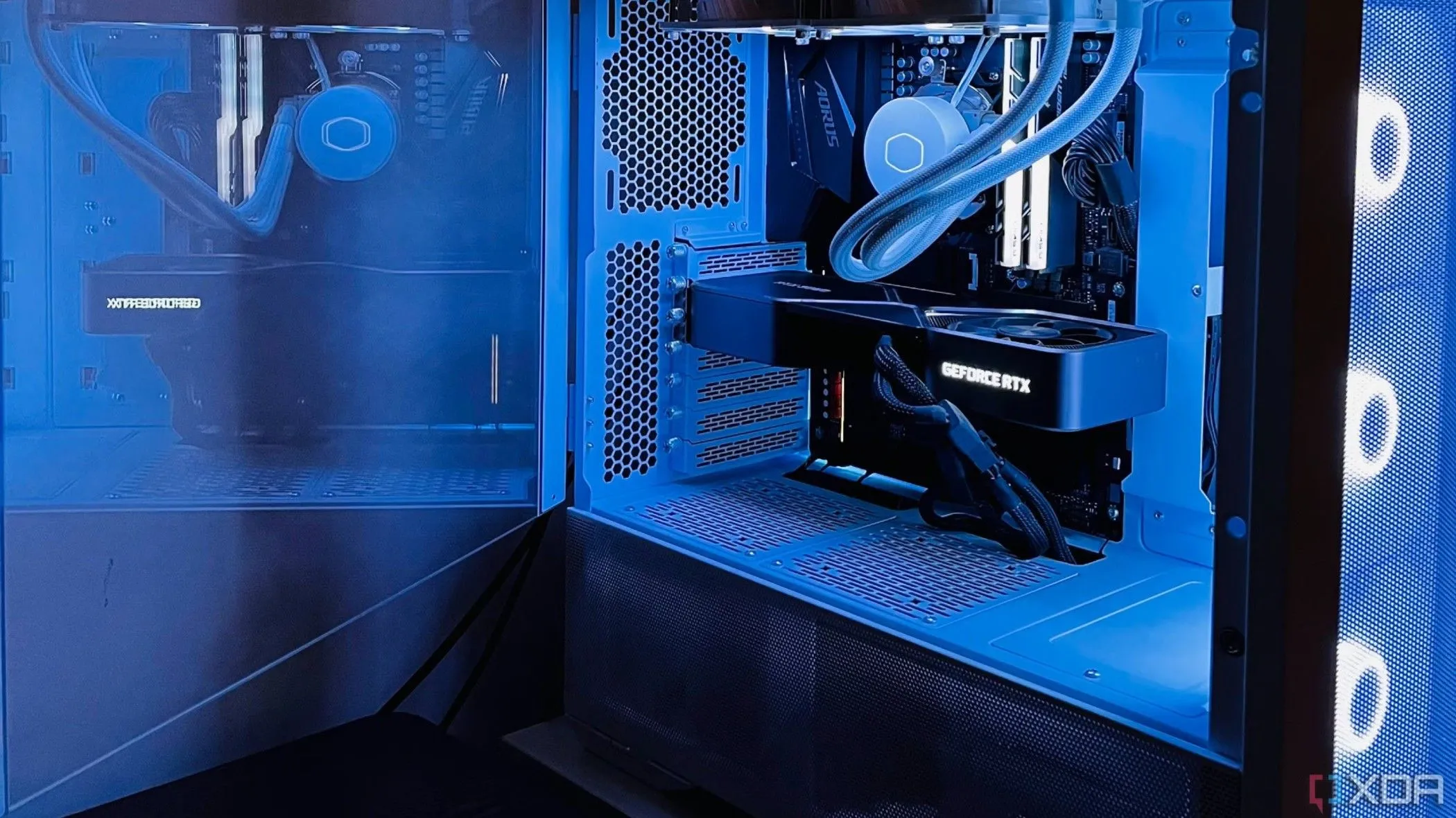 Máy tính chơi game cao cấp với card đồ họa RTX 3080 và CPU Ryzen 7 5700X