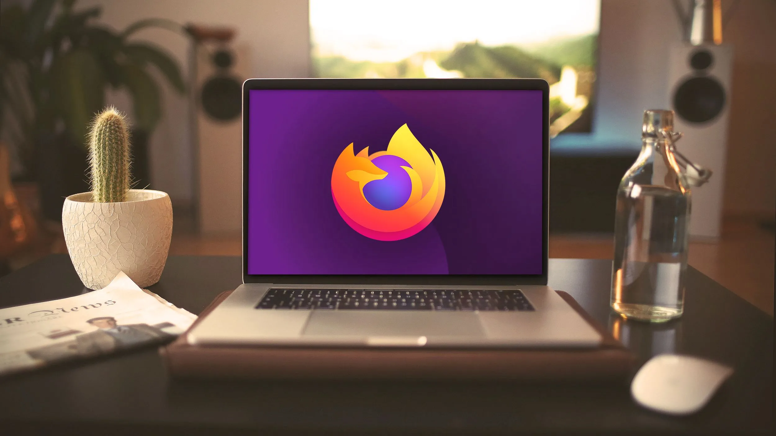 Máy tính MacBook Pro hiển thị logo Mozilla Firefox, gợi ý trình duyệt thay thế Chrome để tăng cường quyền riêng tư