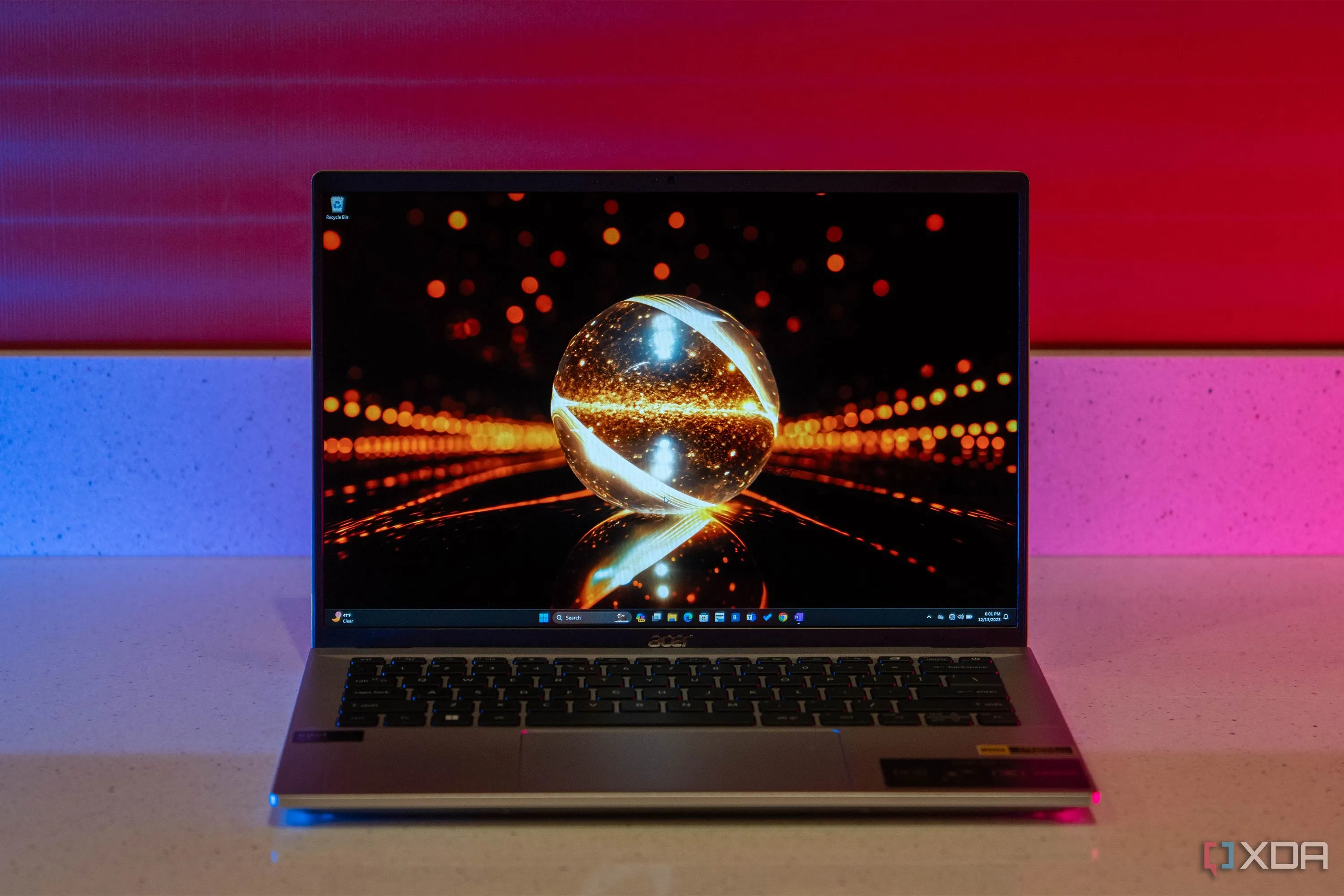 Máy tính xách tay Acer Swift Go 14, một ví dụ tiêu biểu cho thế hệ AI PC mới với NPU tích hợp xử lý tác vụ AI