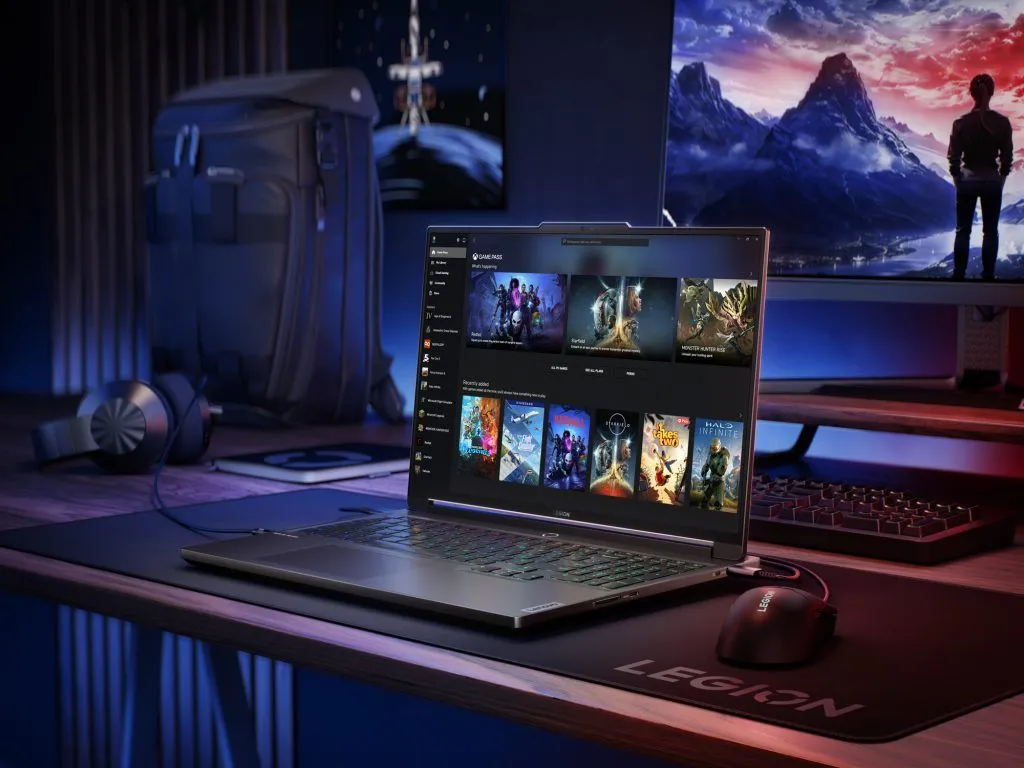 Máy tính xách tay Lenovo Legion 7i (2024) với biểu tượng Xbox Game Pass, thể hiện tầm ảnh hưởng của Xbox trong ngành game