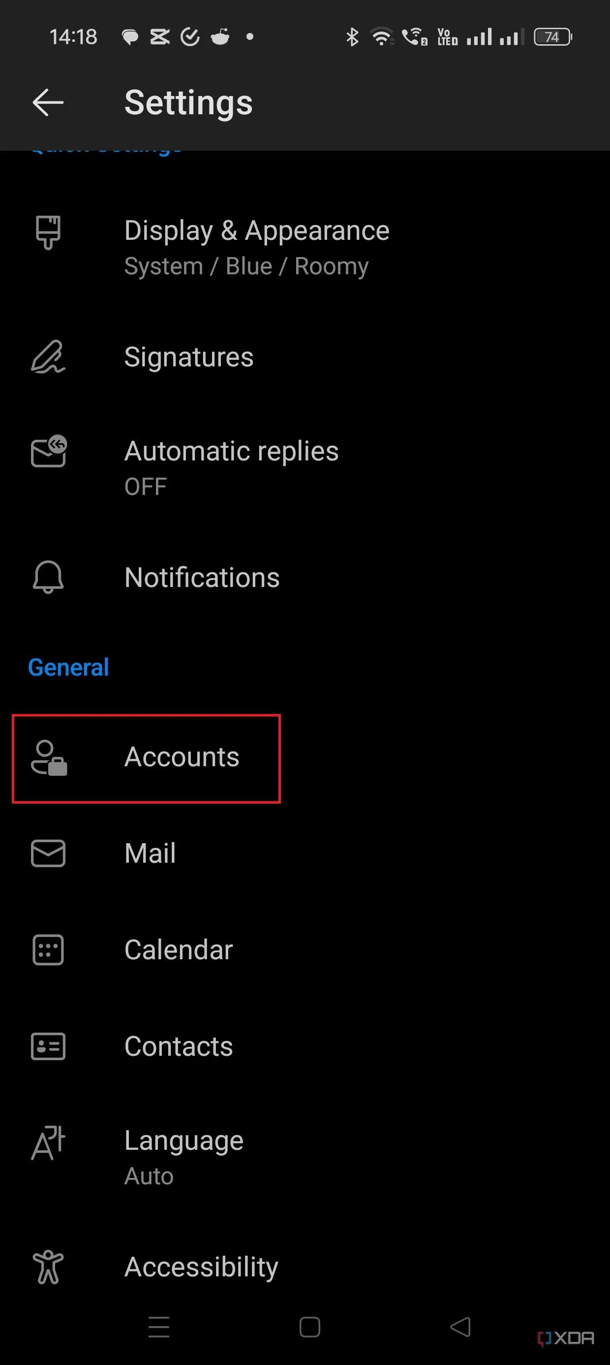 Menu cài đặt trong ứng dụng Outlook với tùy chọn &quot;Tài khoản&quot; được làm nổi bật