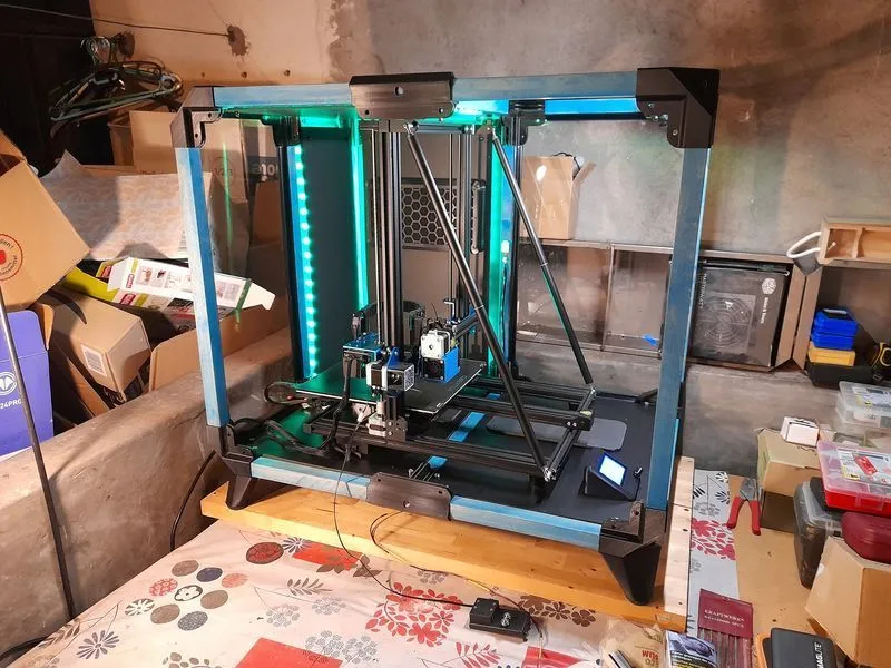 Mô hình hộp bảo vệ máy in 3D module hóa, giúp tối ưu hóa không gian và giảm tiếng ồn khi in.