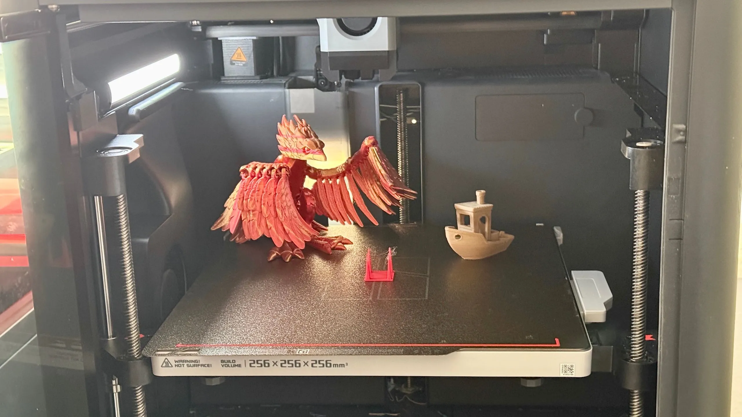 Mô hình in 3D bị lỗi kéo sợi filament, một vấn đề liên quan đến cài đặt nhiệt độ