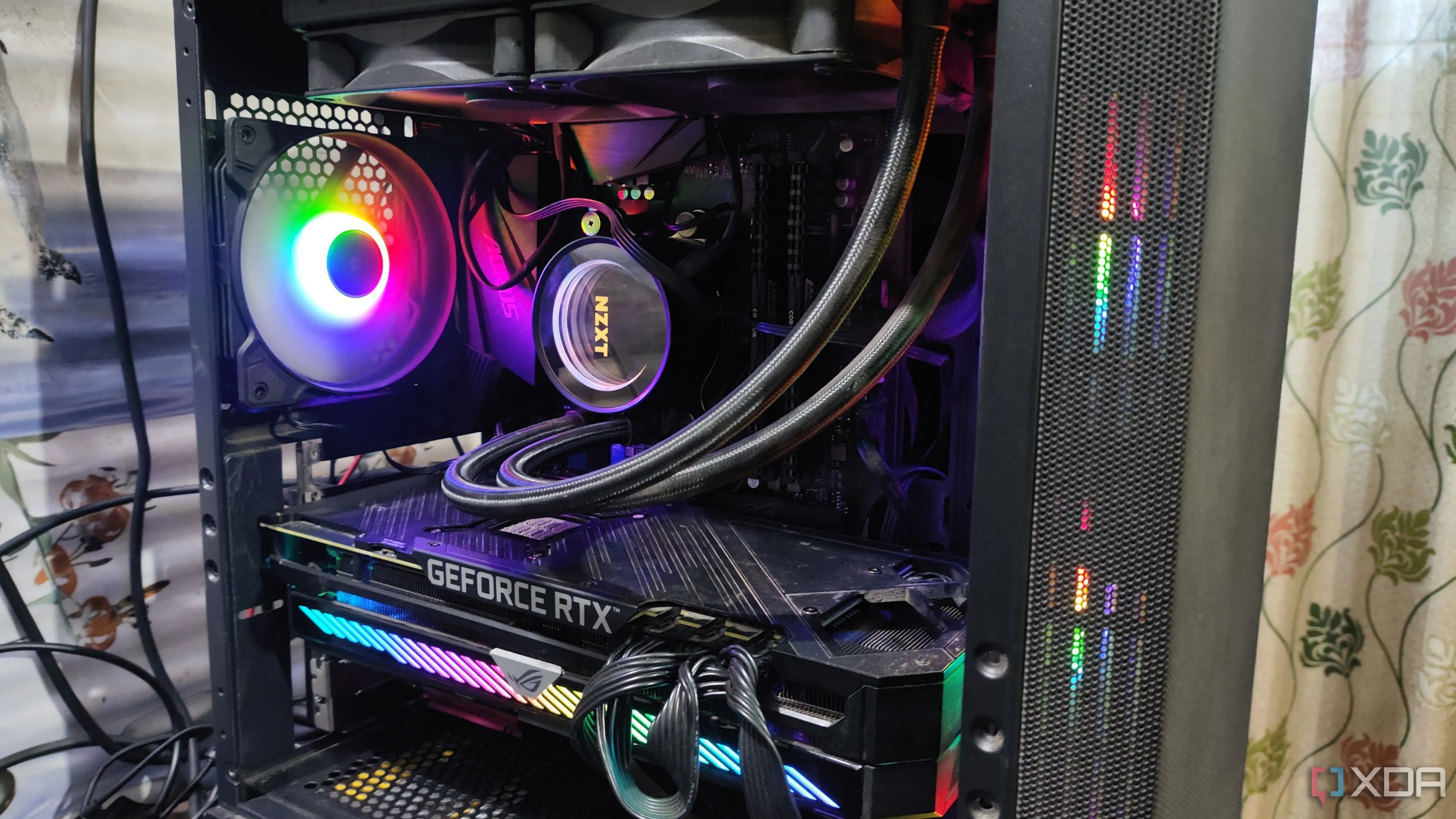 Một bộ PC gaming cao cấp với tản nhiệt AIO Kraken x52 và card đồ họa RTX 3080 Ti, minh họa cho xu hướng phần cứng PC hiện đại