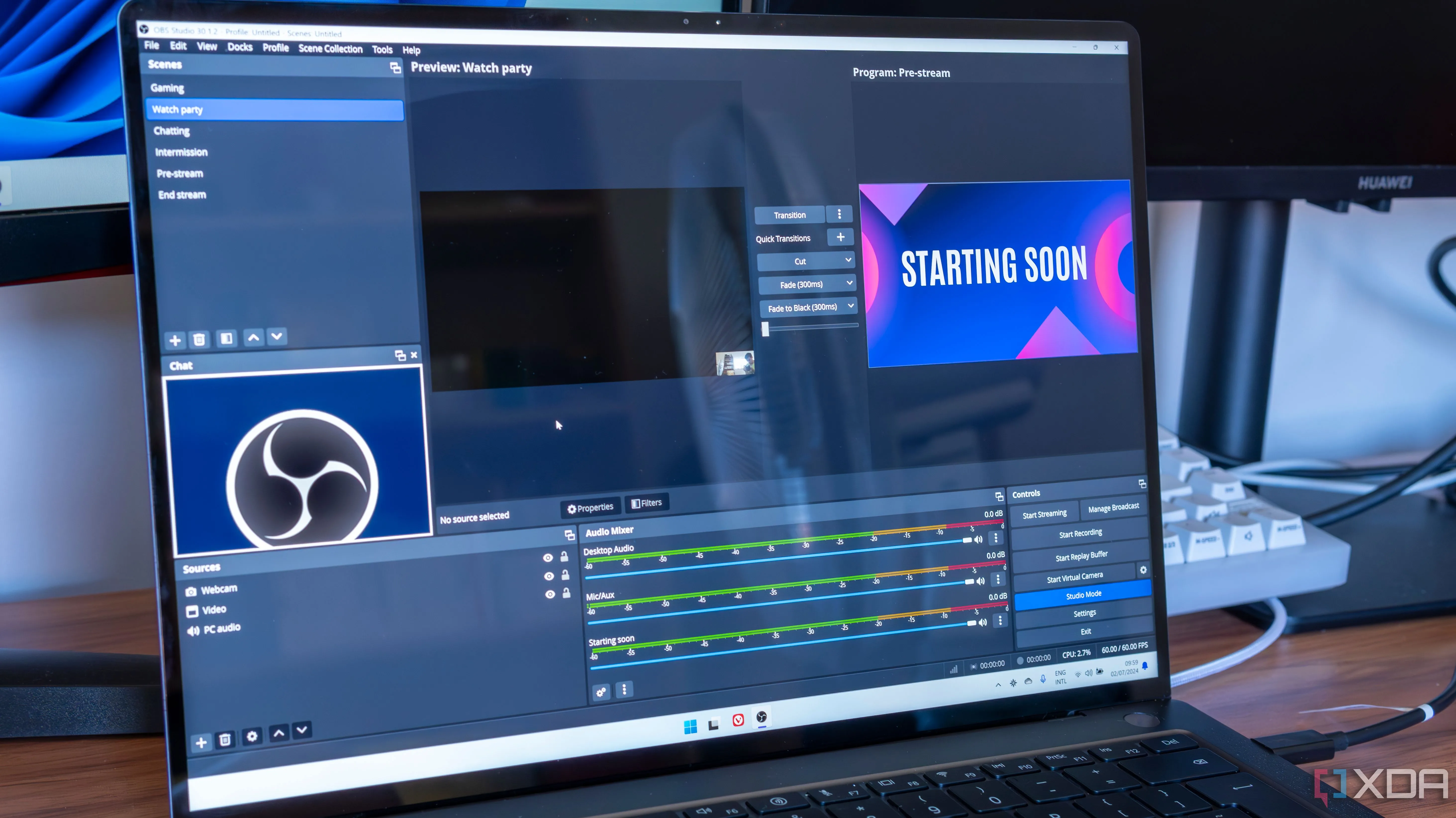 Một máy tính xách tay đang chạy phần mềm OBS Studio để livestream