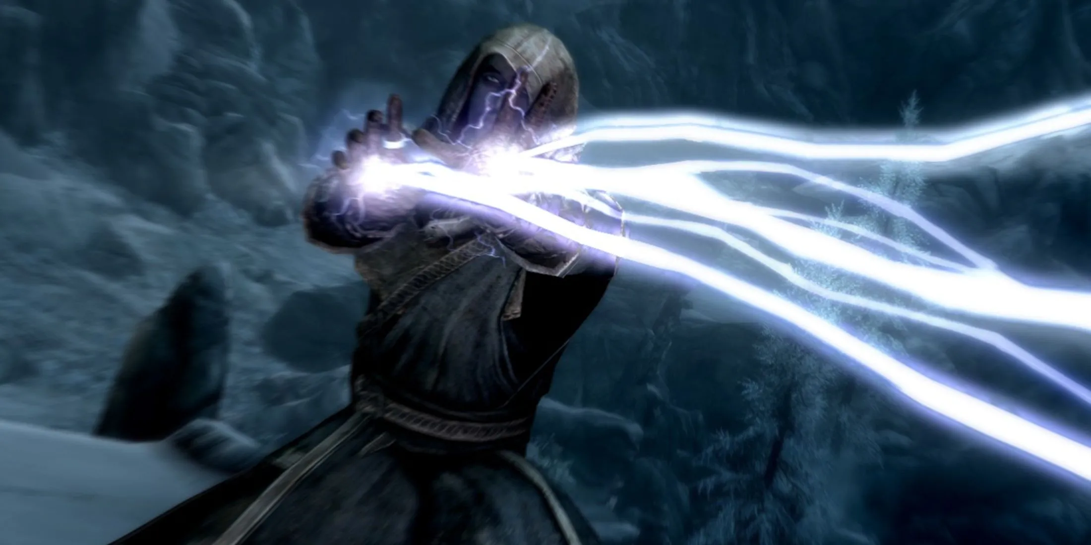 Một pháp sư sử dụng phép thuật ánh sáng trong cuộc chiến tại Skyrim với hiệu ứng rực rỡ