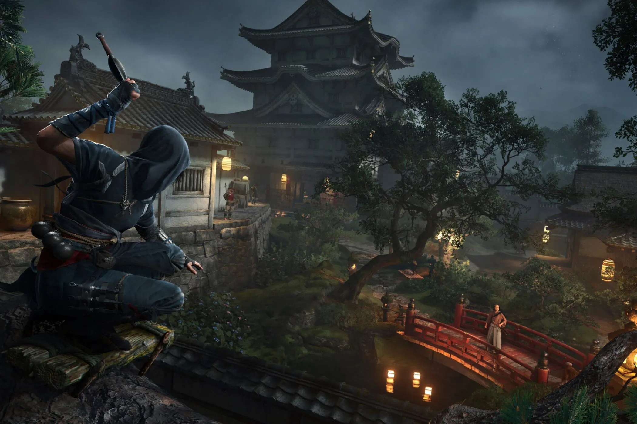 Naoe ám sát trong làn khói bom tại một ngôi đền trong Assassin's Creed Shadows