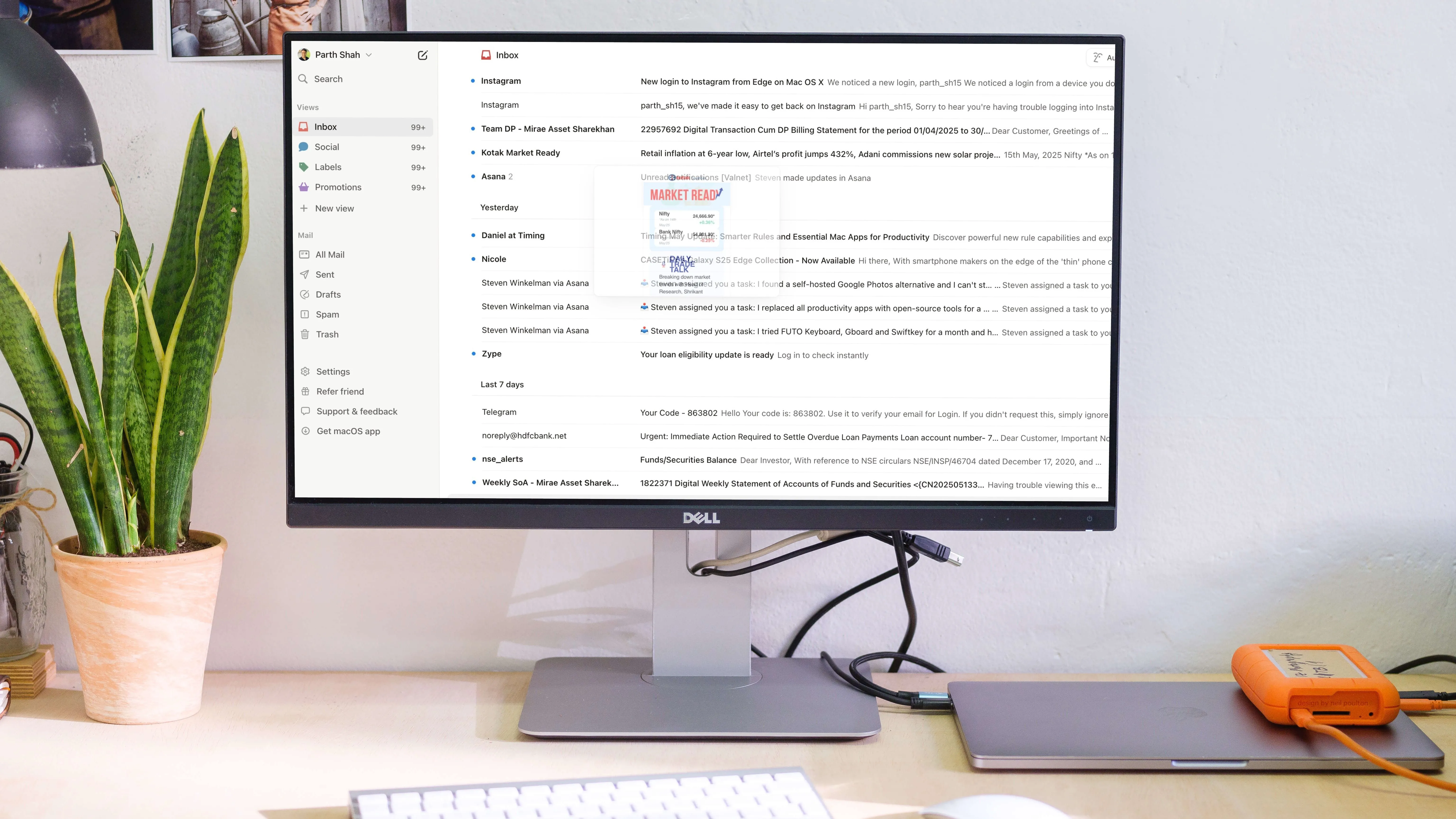 Người dùng đang thử nghiệm Notion Mail thay thế cho Outlook, minh họa sự đa dạng của các ứng dụng email.