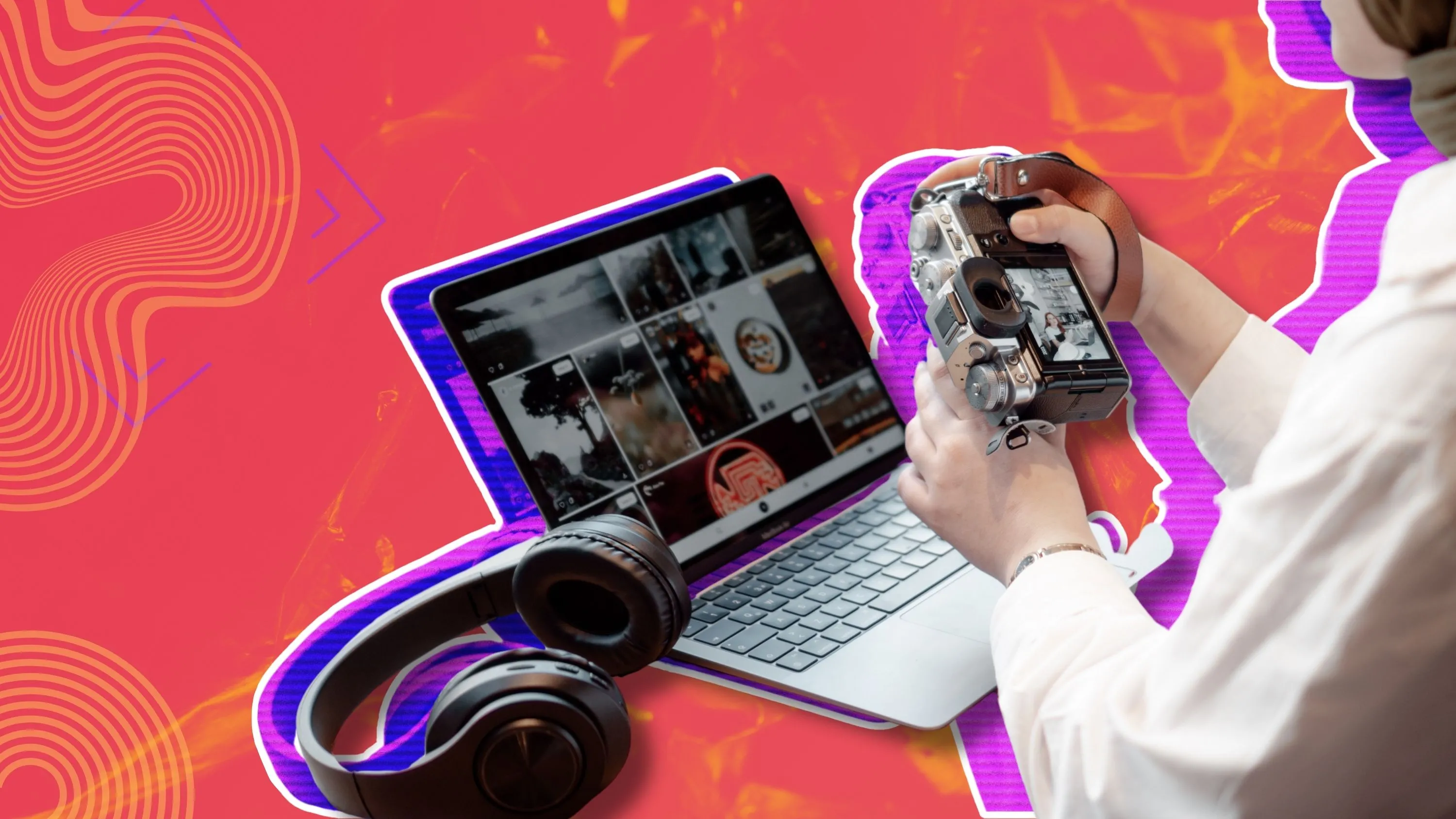 Người dùng đang xem ảnh trên máy ảnh kỹ thuật số, laptop hiển thị giao diện chỉnh sửa ảnh Photopea