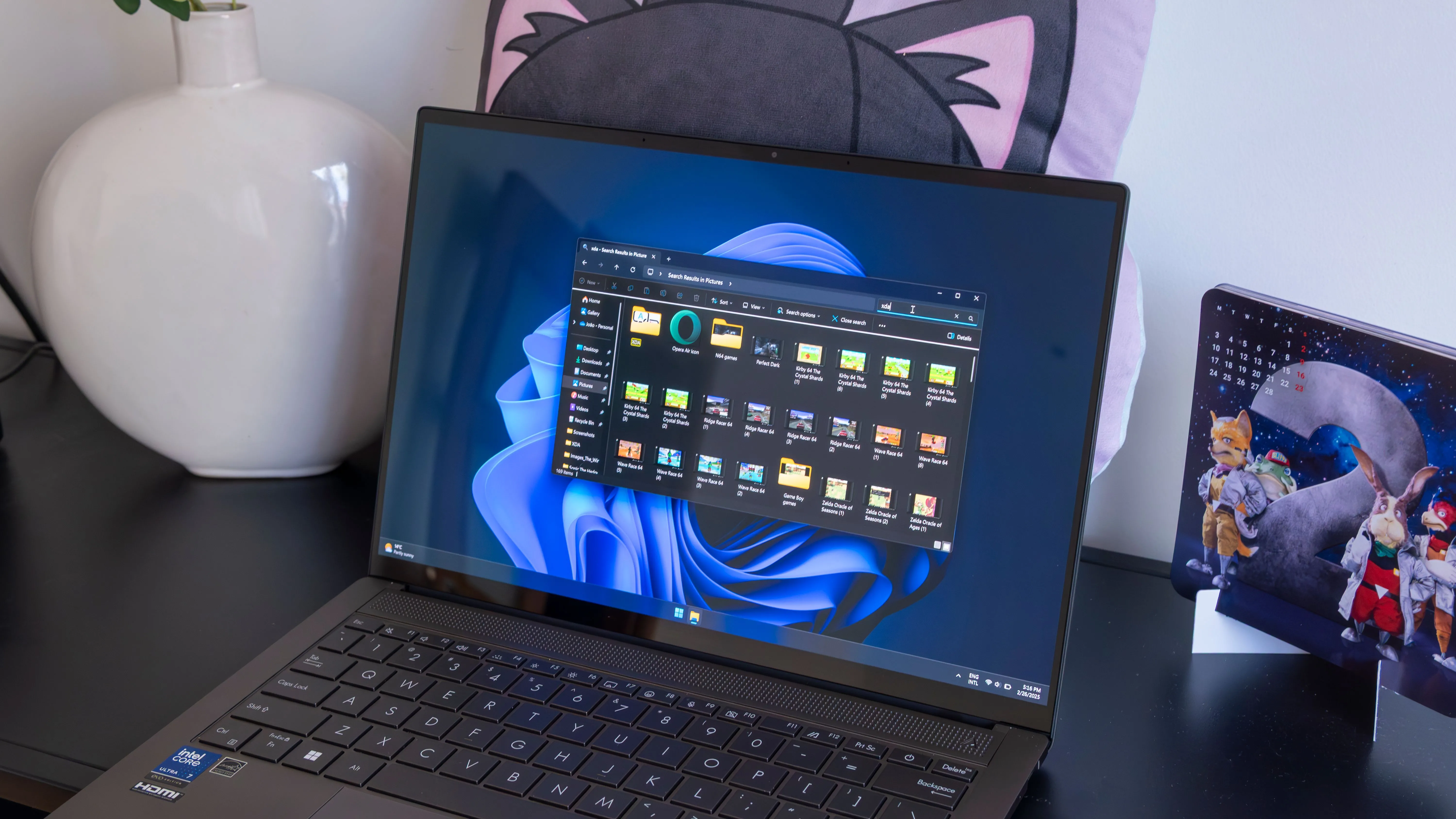 Người dùng tìm kiếm trên máy tính xách tay Windows 11.
