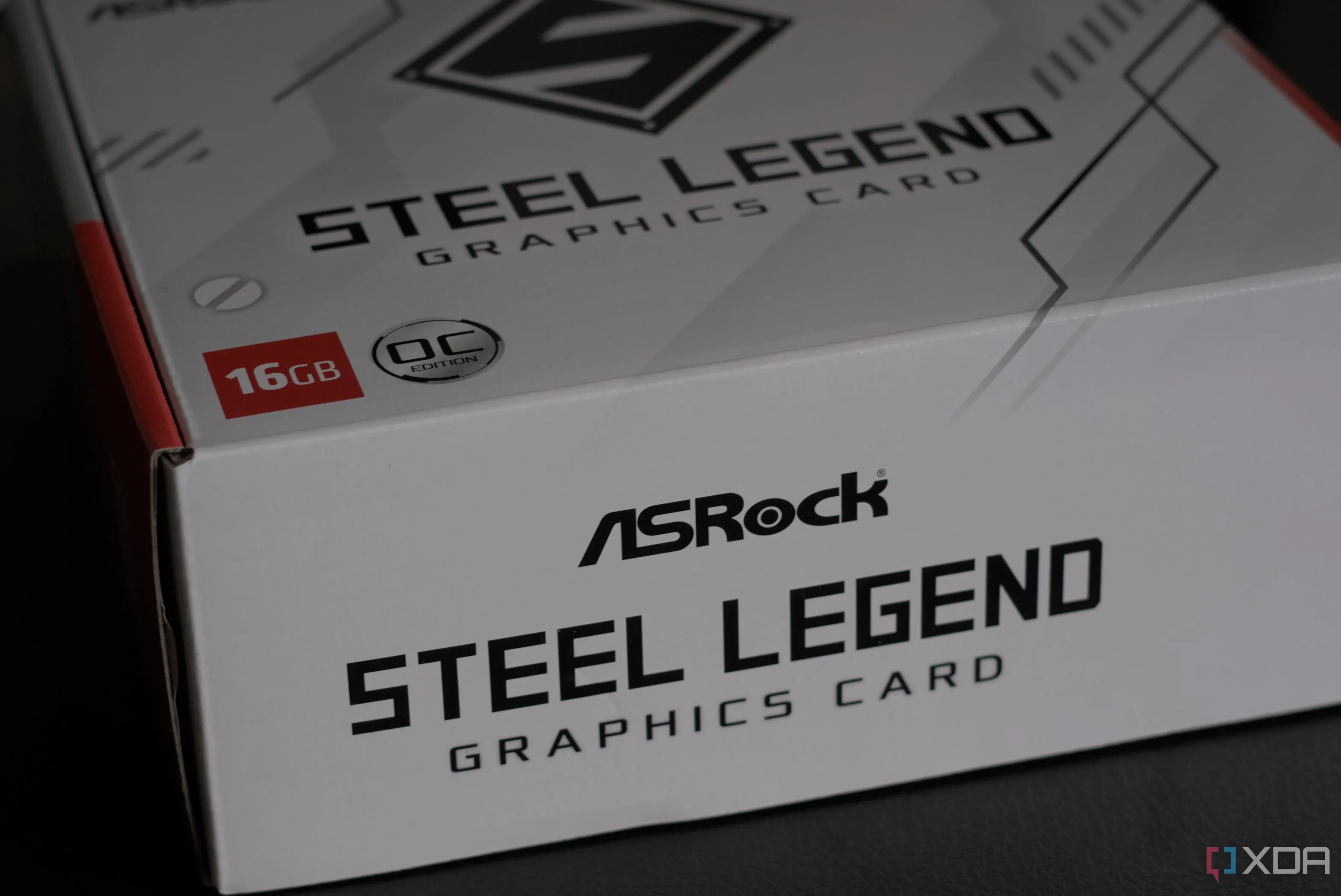 Nhãn hộp card đồ họa AMD Radeon RX 9070 Steel Legend
