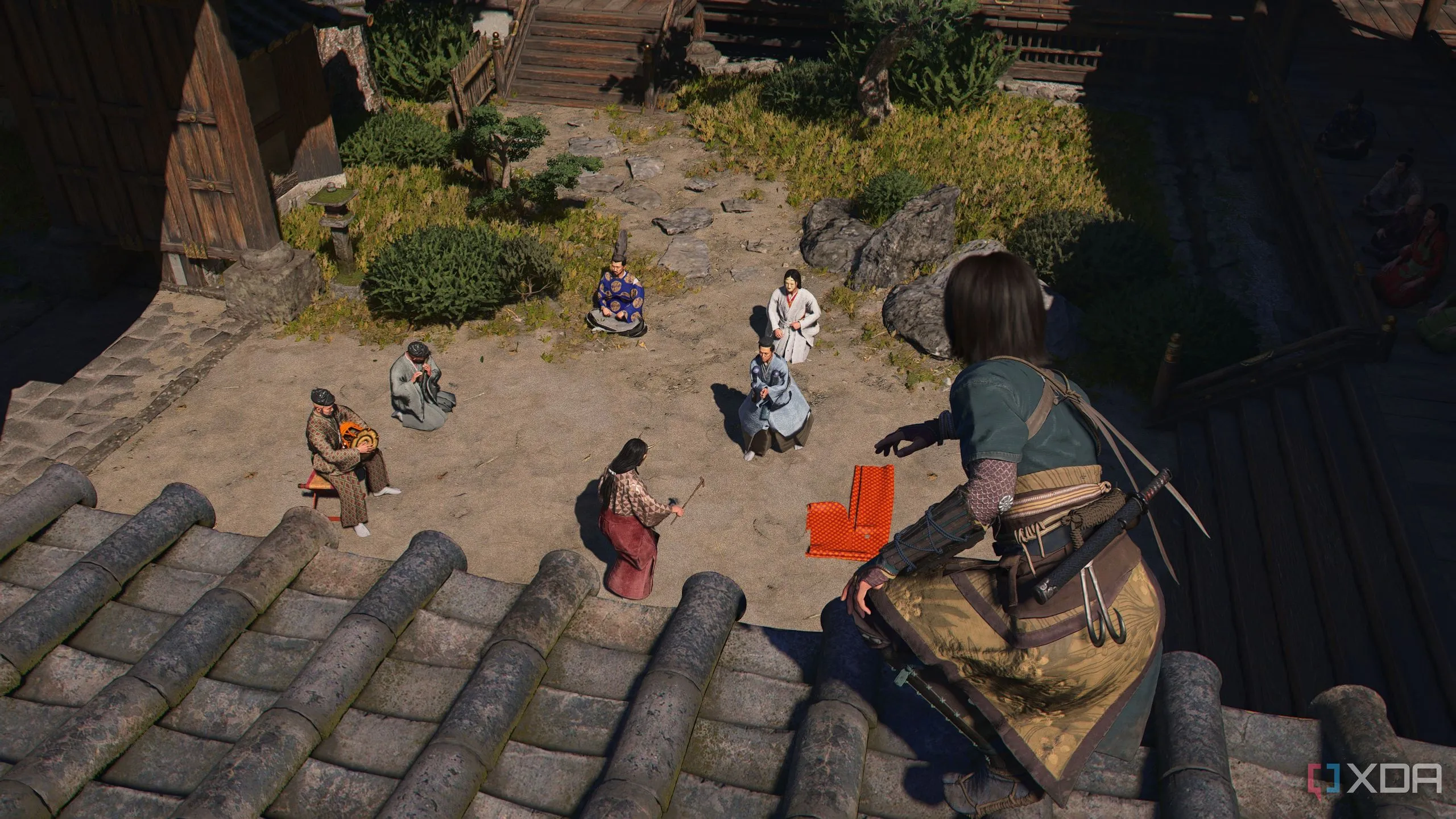 Nữ ninja Naoe khéo léo thực hiện động tác parkour trên vách đá, minh họa tính năng cập nhật parkour trong Assassin's Creed Shadows
