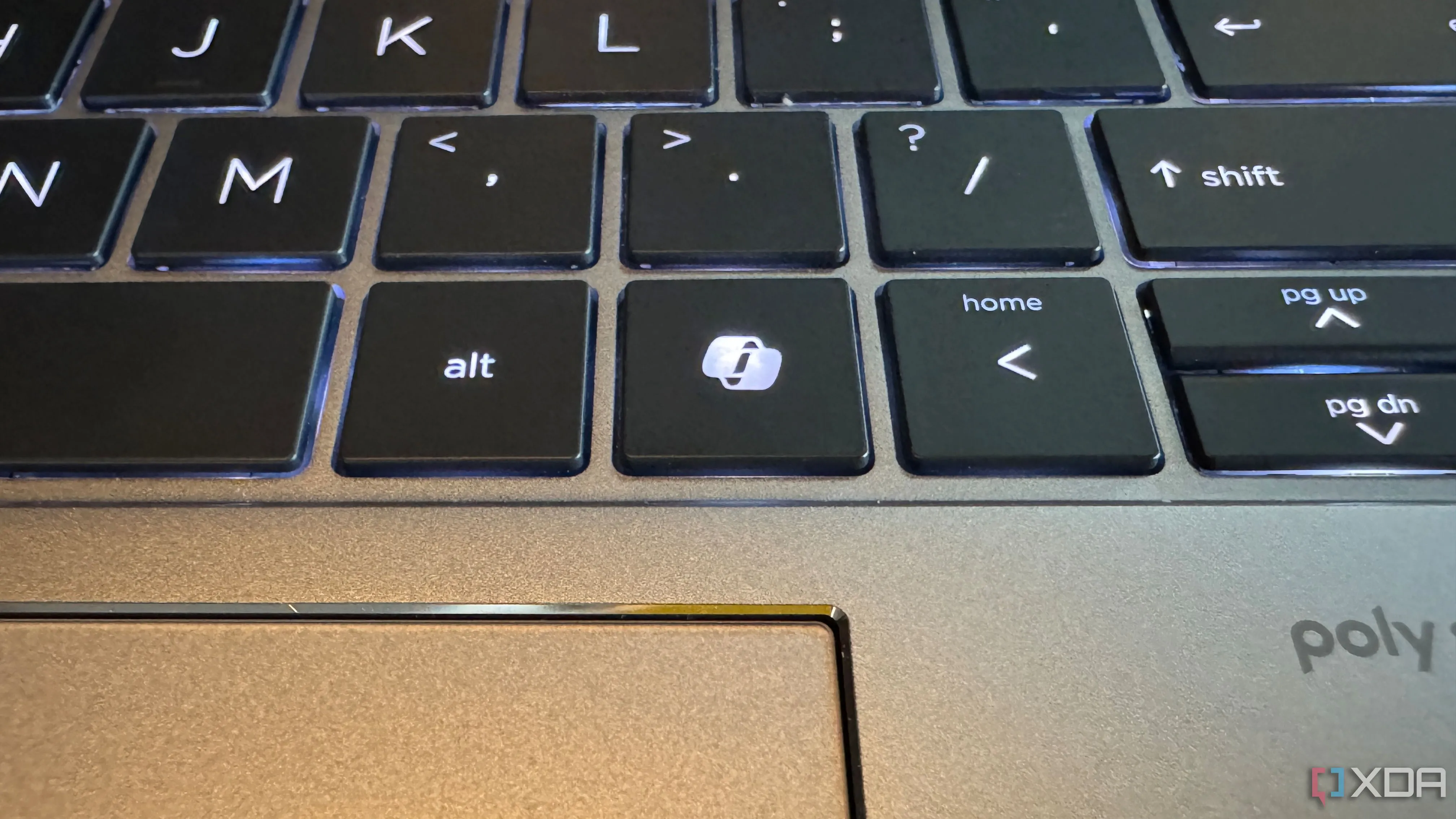 Nút Copilot chuyên dụng trên bàn phím máy tính HP ZBook Studio G11, biểu tượng của sự tích hợp AI vào Windows