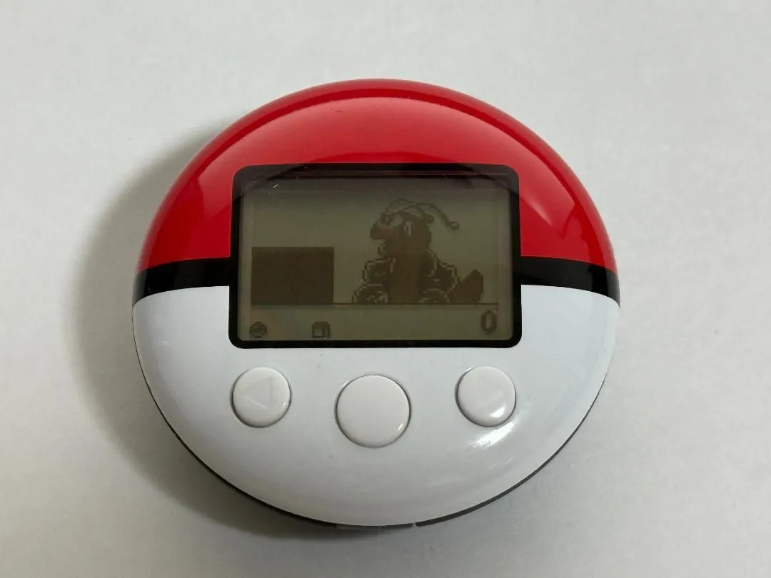 PokeWalker màu trắng có hình Dragonite