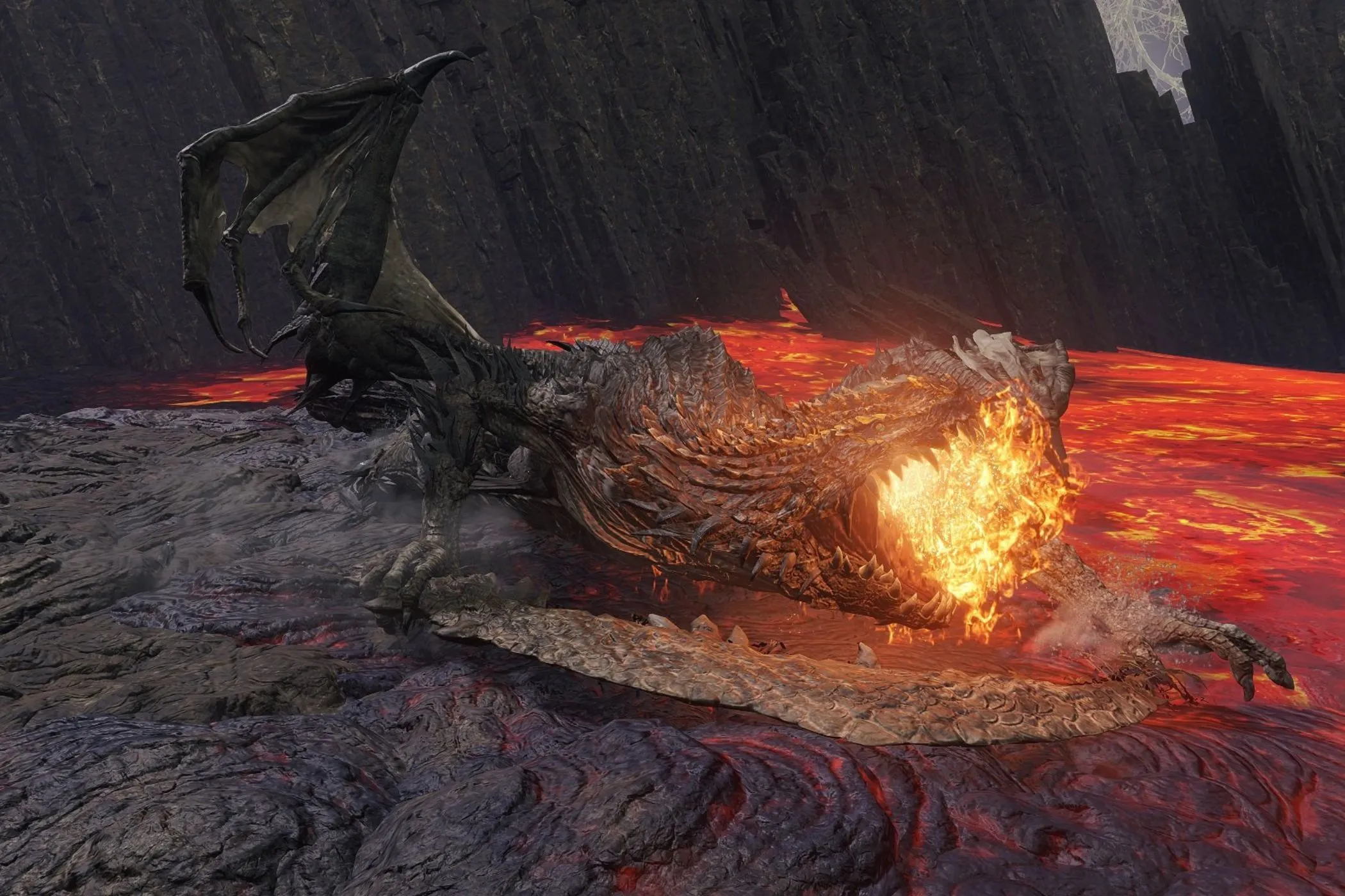 Quái vật Magma Wyrm phun dung nham trong Elden Ring, một trong những boss thách thức của trò chơi