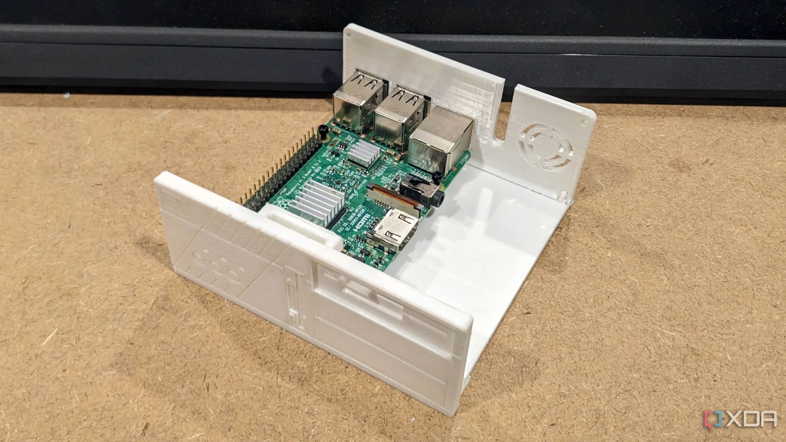 Raspberry Pi được cài đặt trong vỏ case retro, sẵn sàng cho giả lập game cổ điển