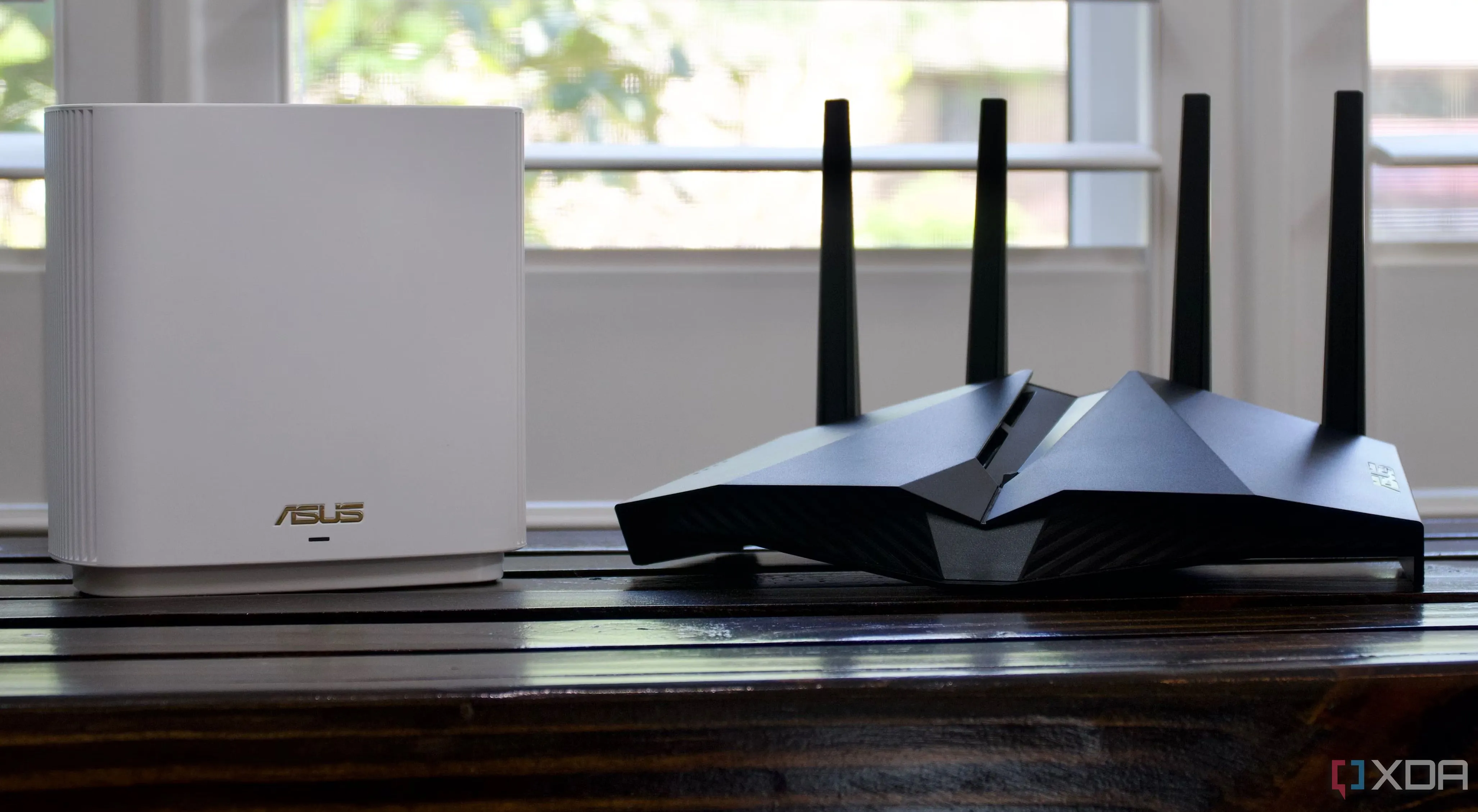 Router ASUS ZenWifi thể hiện việc cấu hình mạng, tương đồng với cách ZeroTier tạo ra một switch mạng ảo cho Home Lab