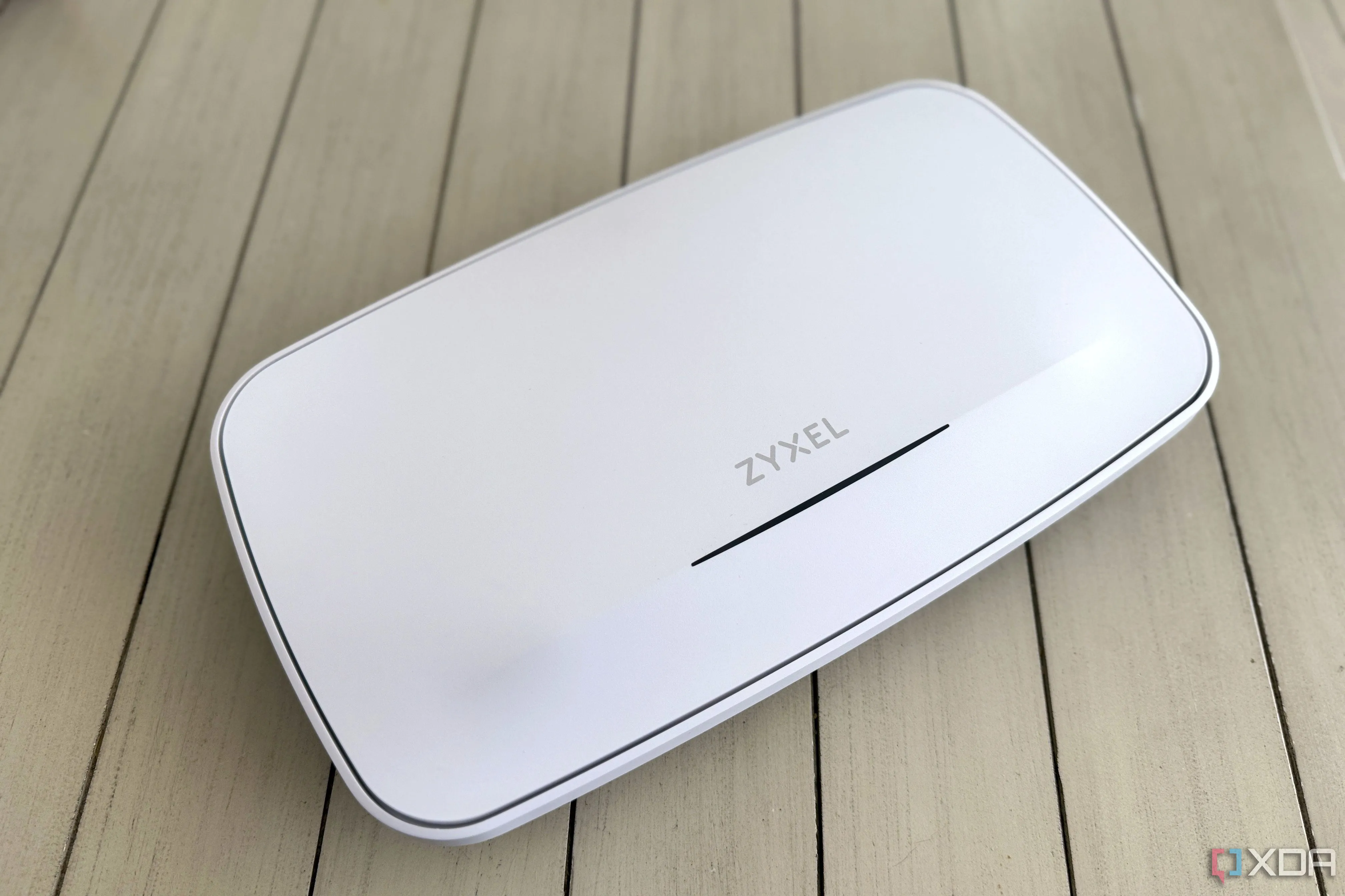Router Wi-Fi Zyxel WBE660S với thiết kế hiện đại, biểu tượng cho các thiết bị hỗ trợ chuẩn Wi-Fi mới