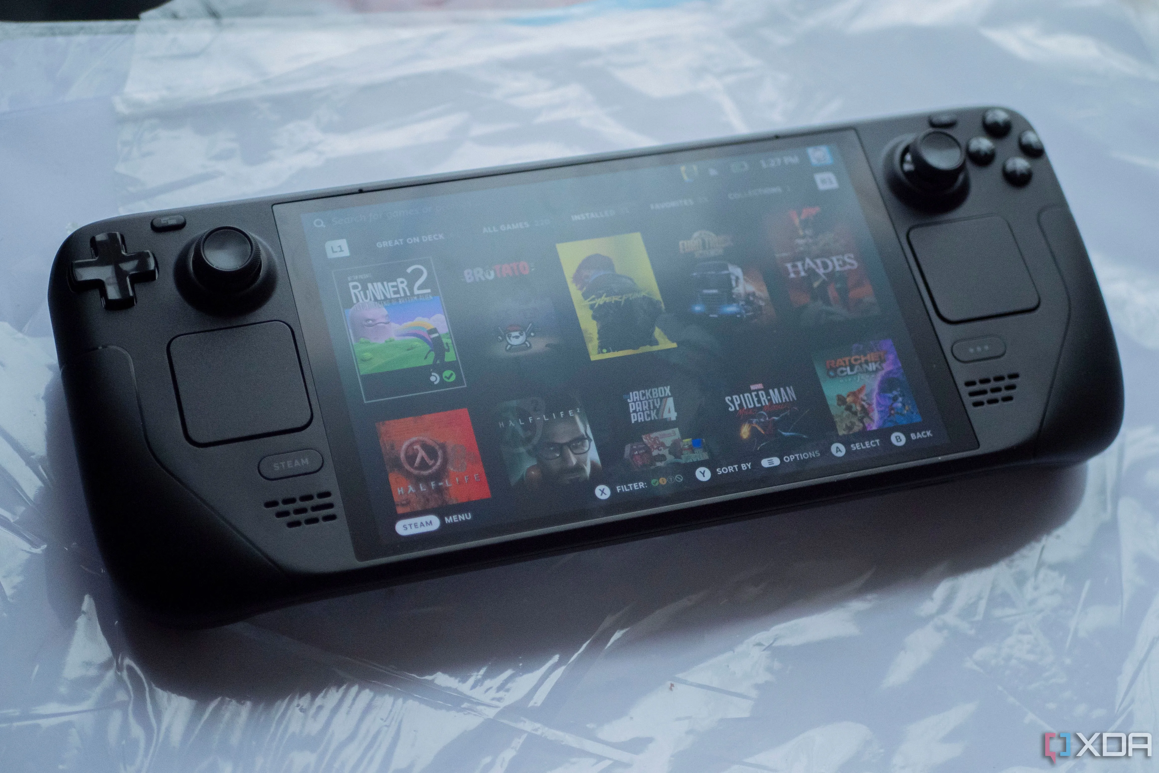 Steam Deck OLED hiển thị nhiều tựa game, minh họa thành công phần cứng của Valve.