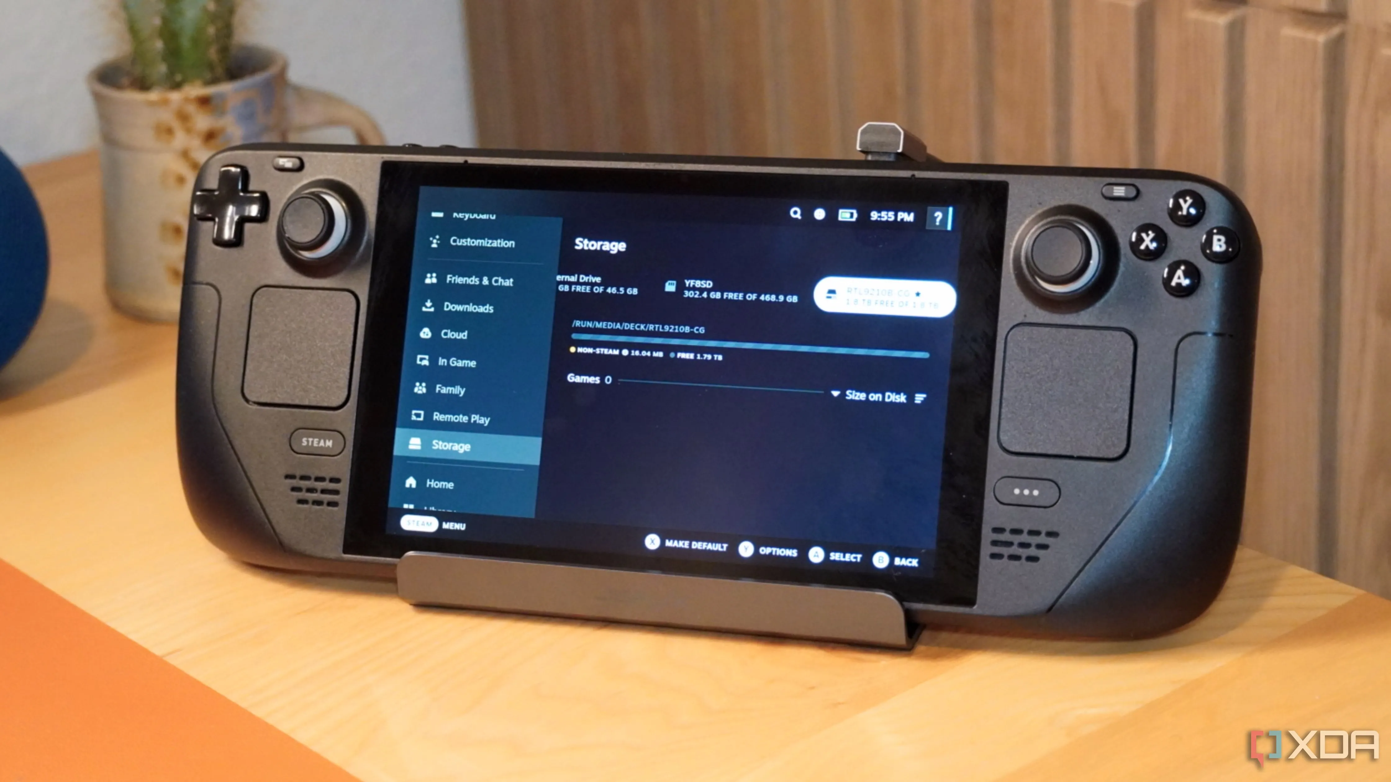 Steam Deck trên dock Jsaux với ổ SSD gắn ngoài