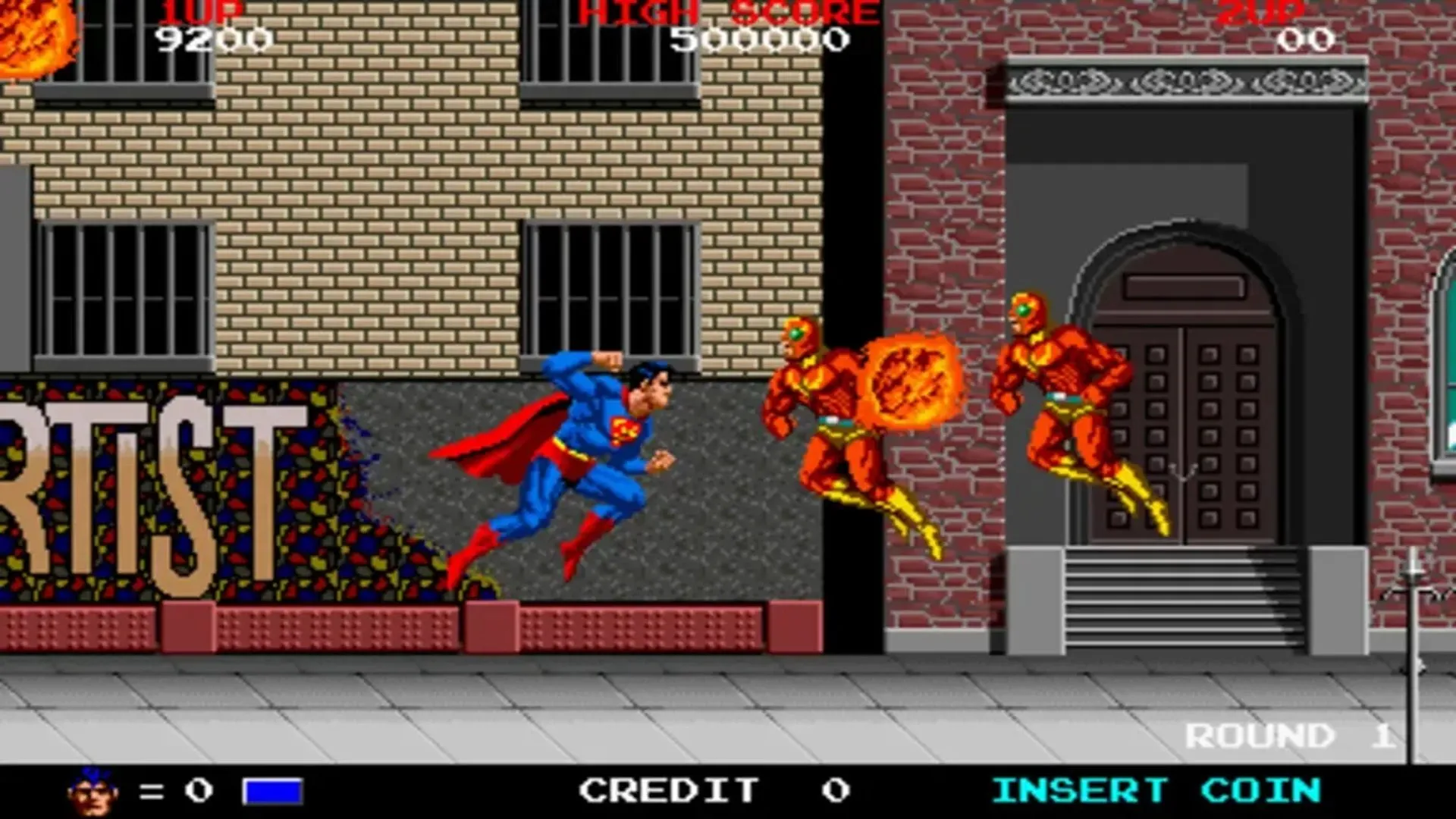 Superman tung cú đấm mạnh mẽ vào kẻ thù trong tựa game arcade kinh điển Superman: The Video Game (1988) của Taito.