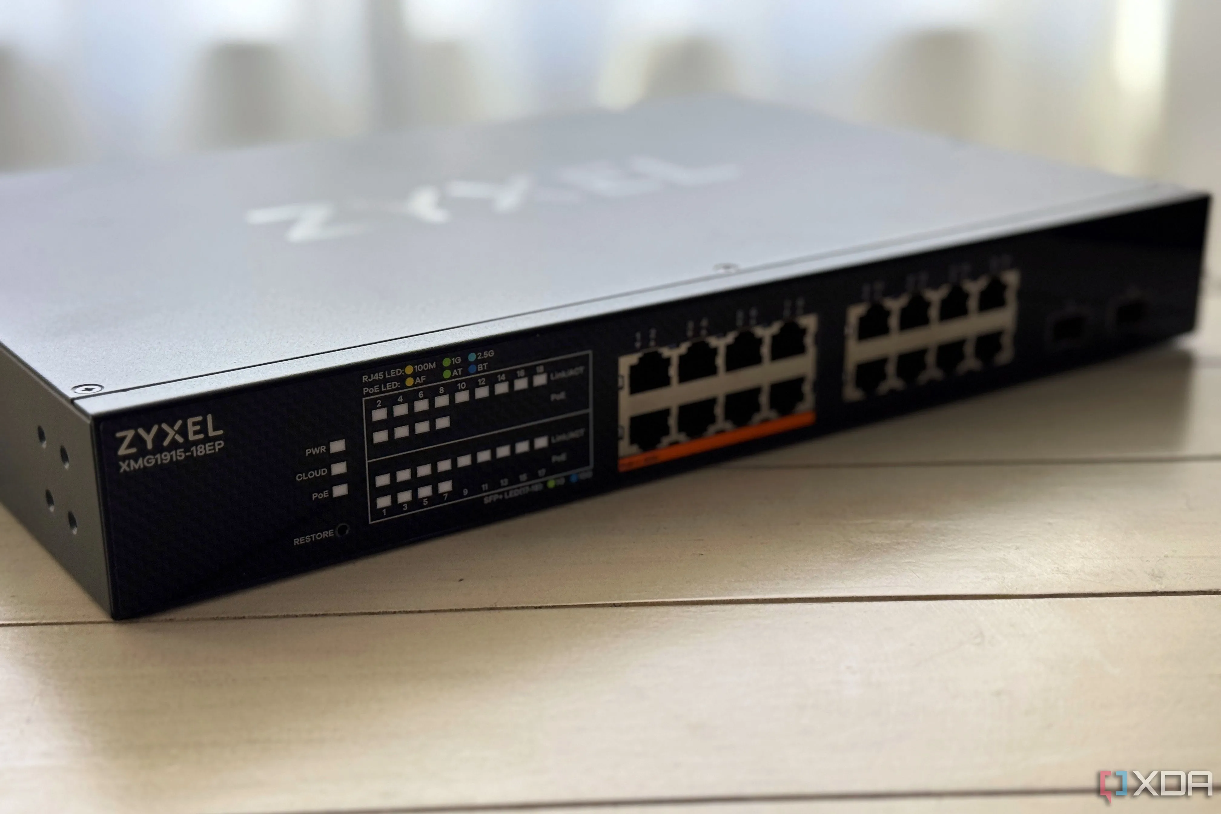Switch mạng Zyxel XGM1915 được quản lý, tăng cường bảo mật và hiệu suất cho mạng có dây